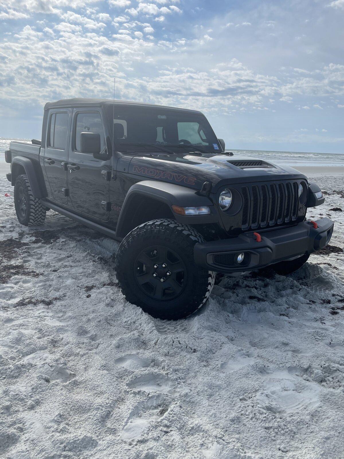 Jeep Gladiator MOJAVE Edition Gladiator JT Club 1D241DA5-17AE-417F-B661-0F5AFEE62C69