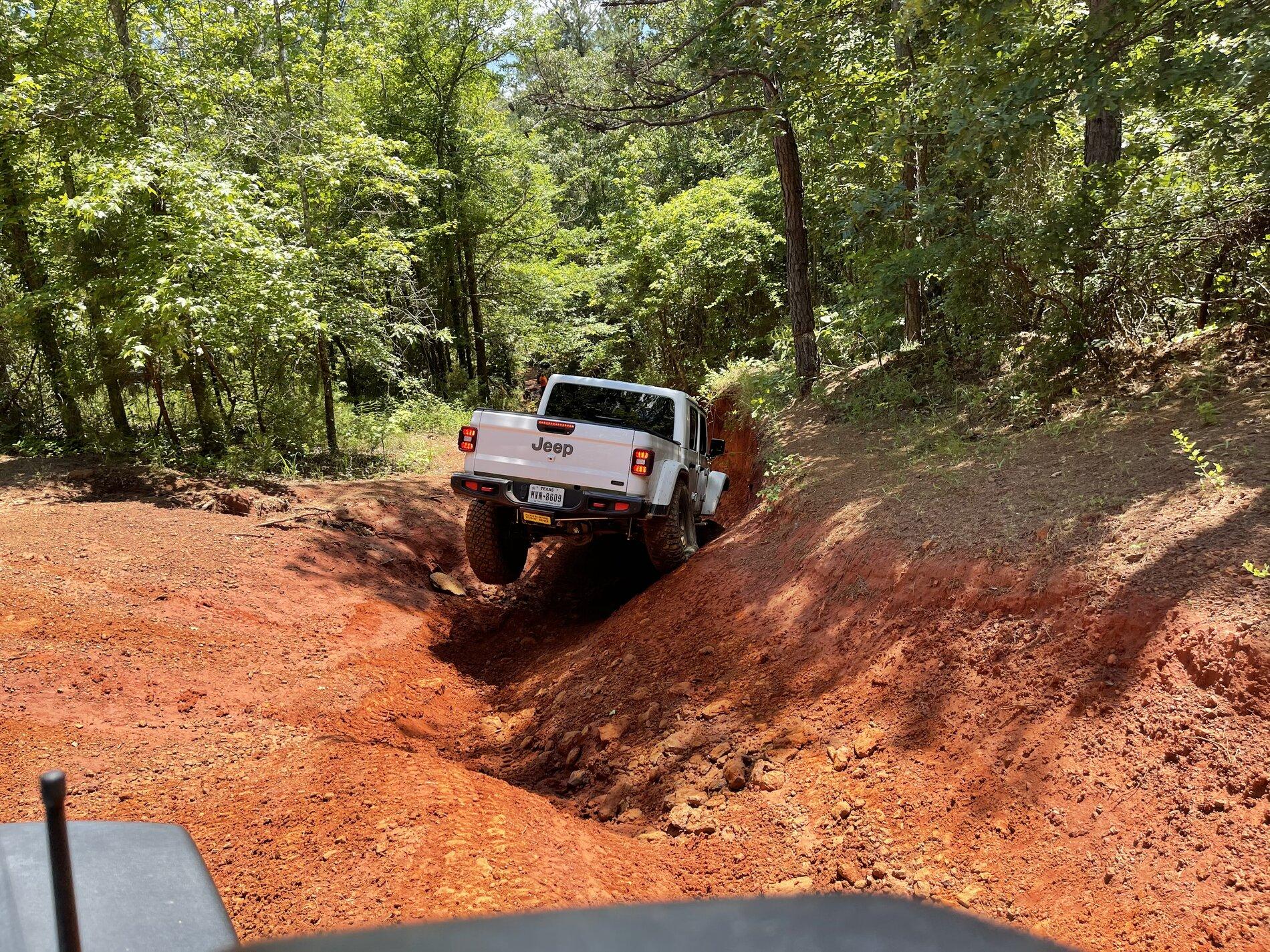 Jeep Gladiator |dev|urandom 70D360B2-B9A0-432B-A83E-5083D80805EF
