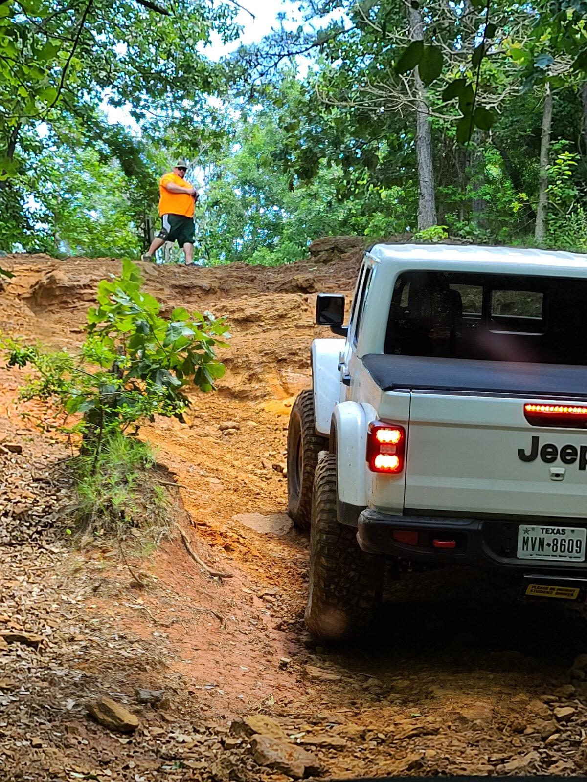 Jeep Gladiator |dev|urandom 20210529_135927