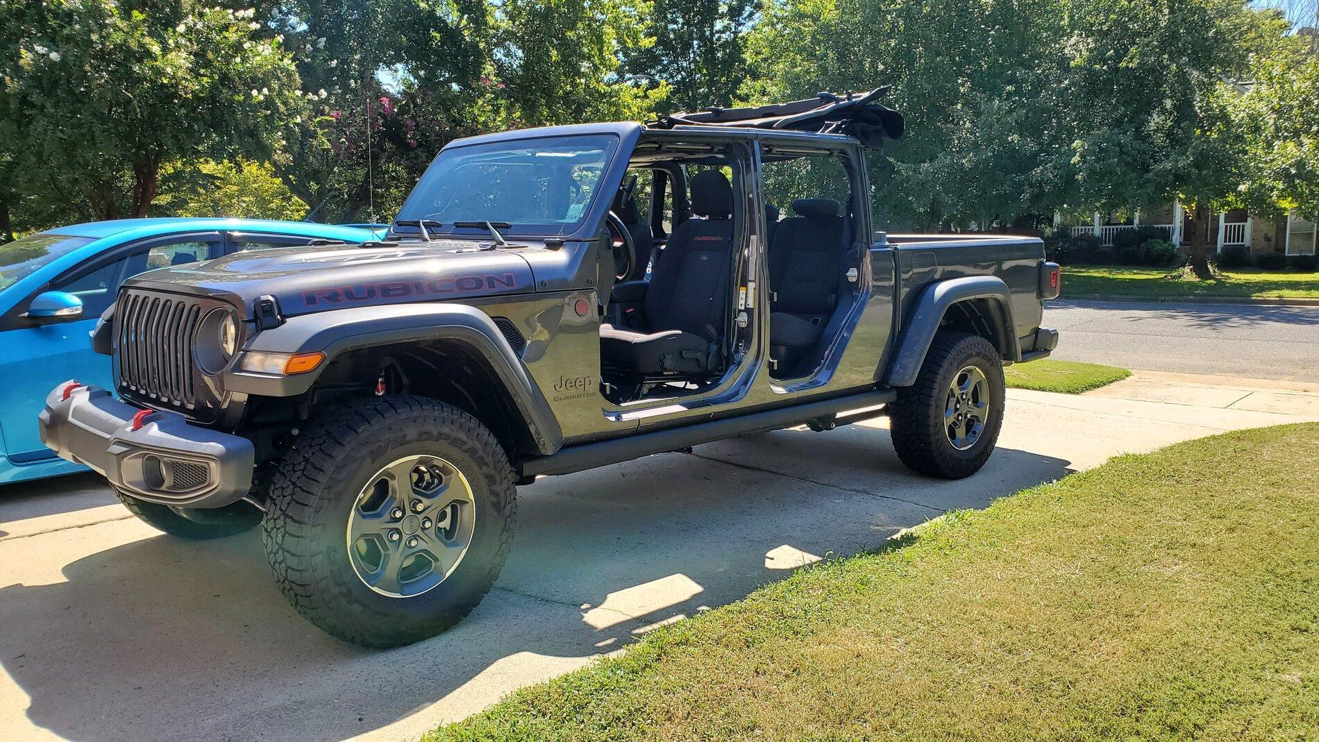 Jeep Gladiator Black fender flares instead of body color 20200906_115457