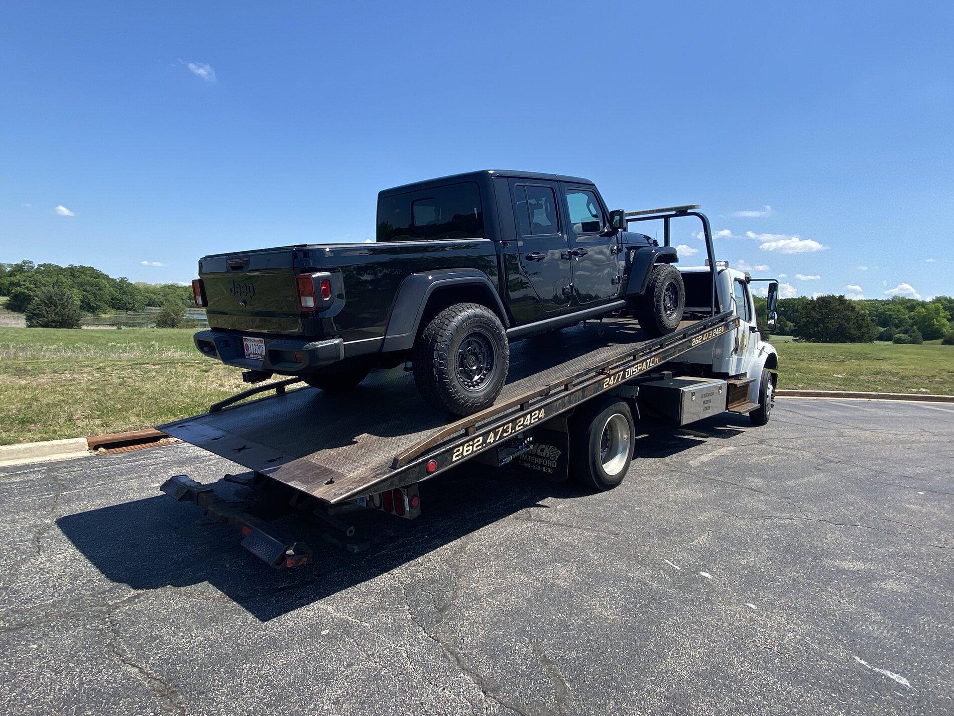 Jeep Gladiator My Sport S took a dump today… F83E4AED-87D1-4D8E-A391-C3BE44E477F1
