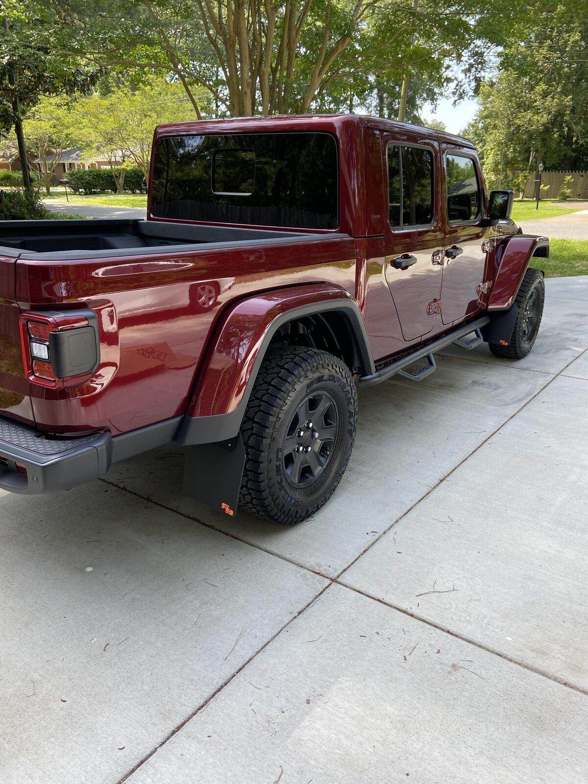 Jeep Gladiator Please tell me there's other soft top options 9A5E453D-1B02-4796-BEB2-AA071A45E581
