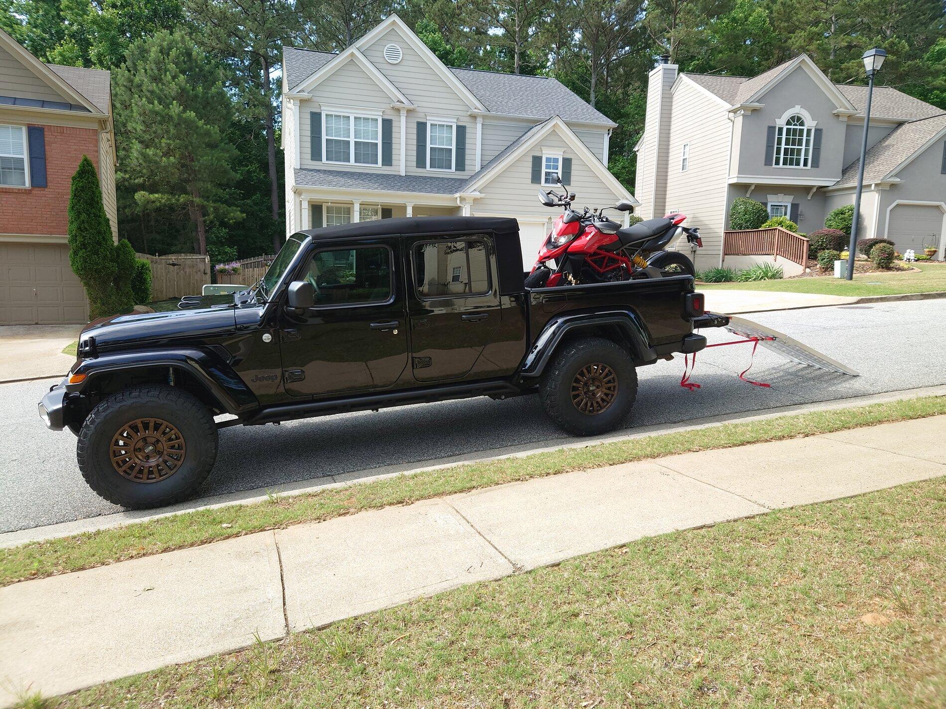Jeep Gladiator Aonarch's 2021 Sport S Max Tow DSC_0524.JPG