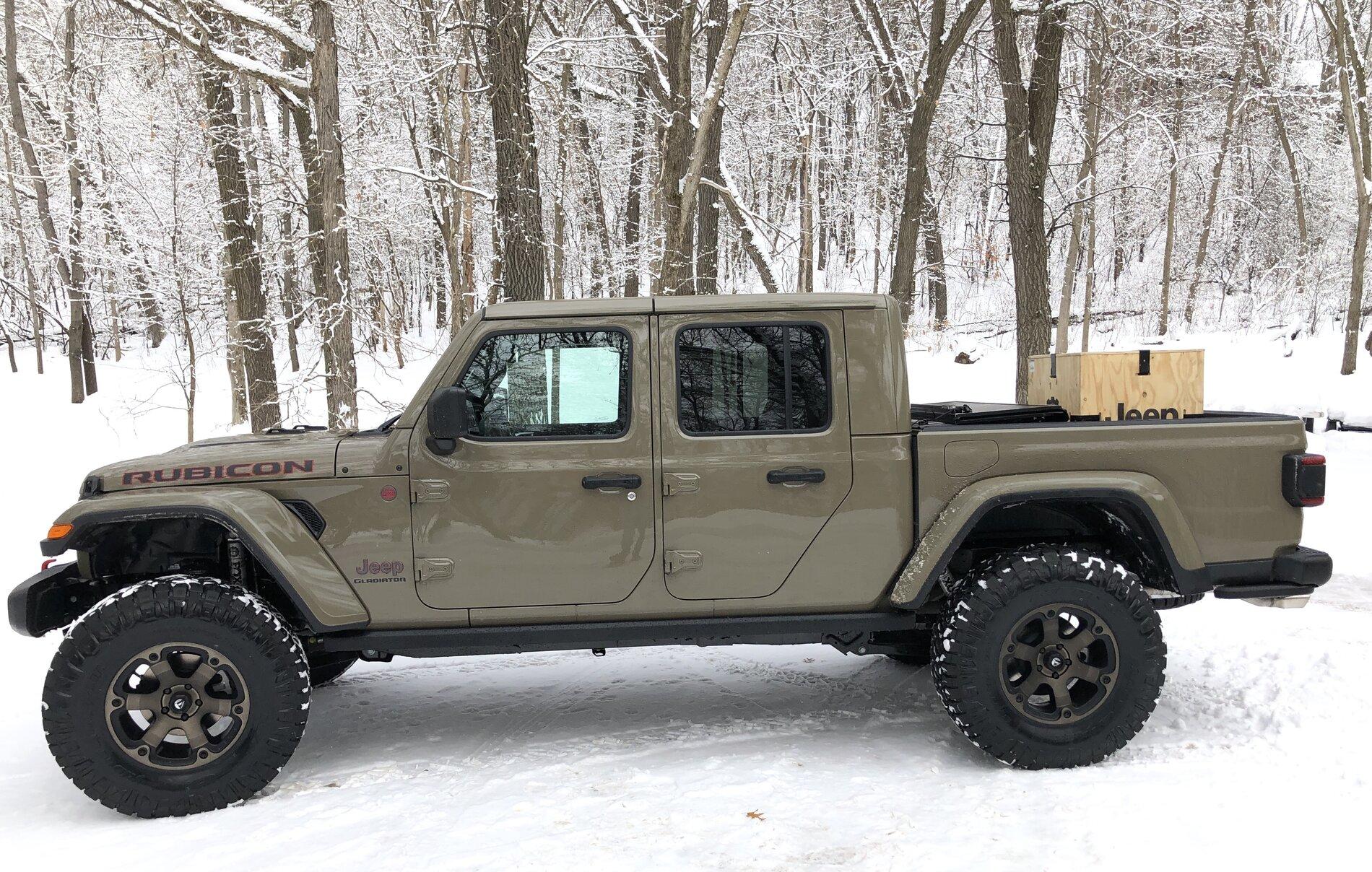 Jeep Gladiator Looking for photos of Gladiator w/ Tall and Skinny Tires... IMG_2749