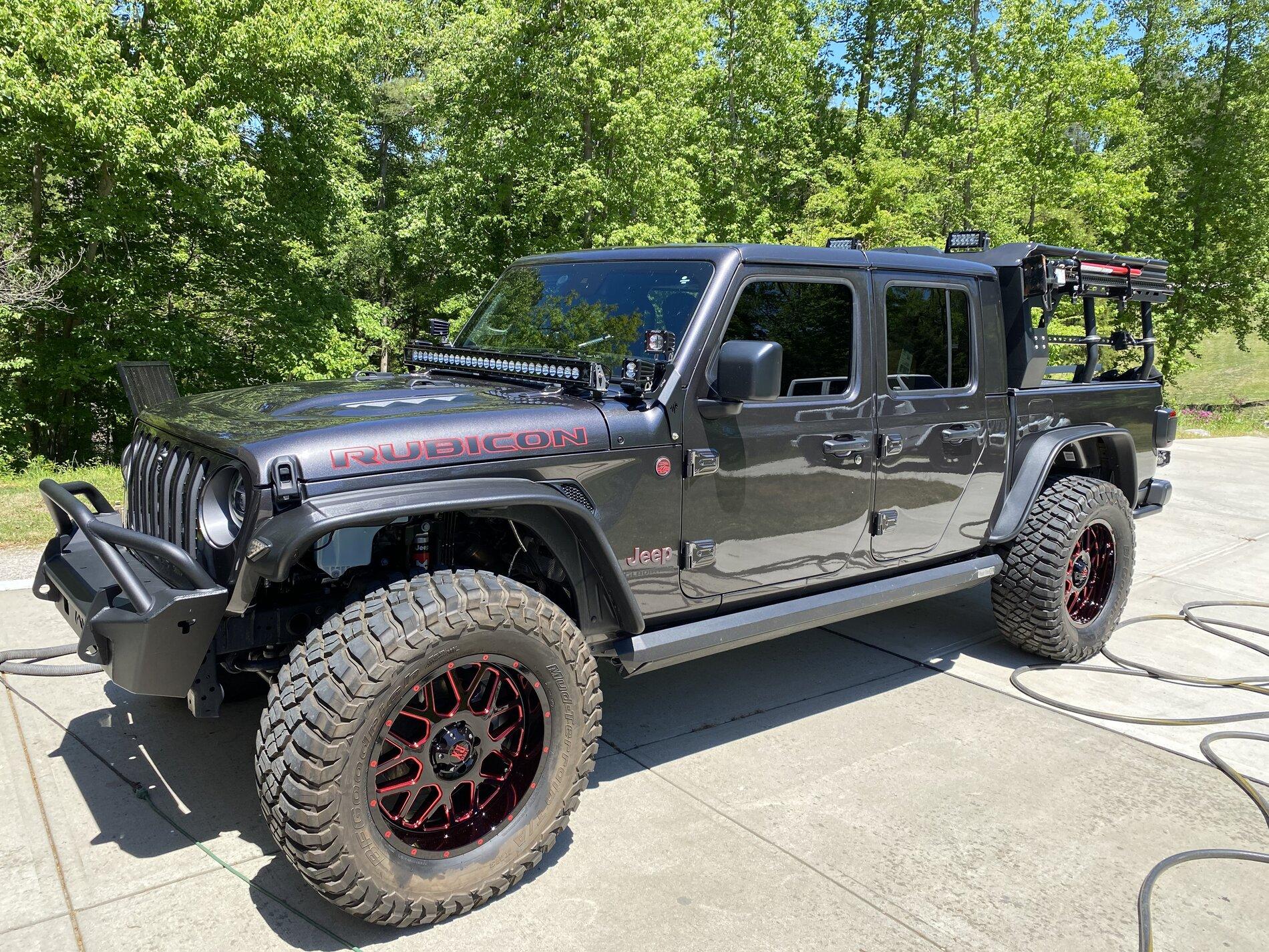 Jeep Gladiator Do you get hood glare from cowl lights? 65FEE772-5C08-40D4-8F5D-A4E1A26BC776