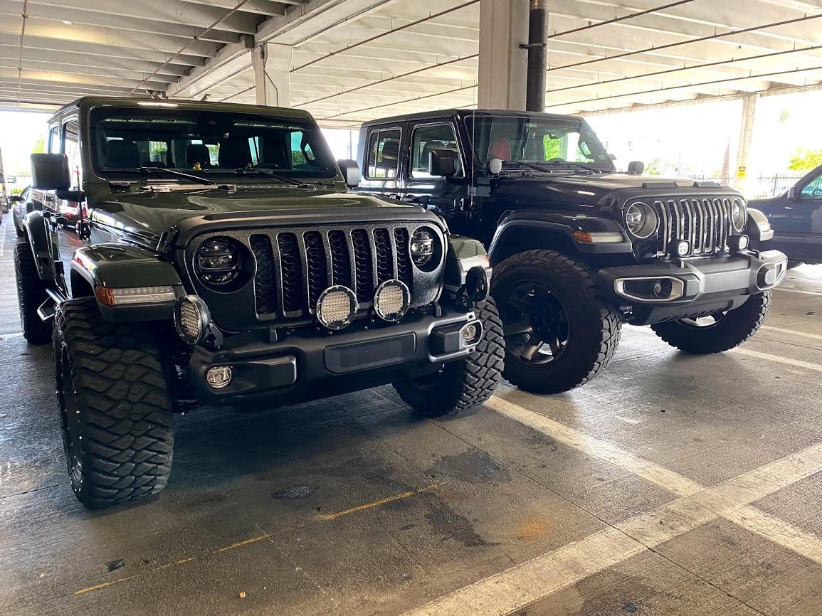 Jeep Gladiator Jeeps Parking Next To Jeeps S8WzzDfLKw-ZRqRcuiJB6K1xt=w1155-h866-no?authuser=0