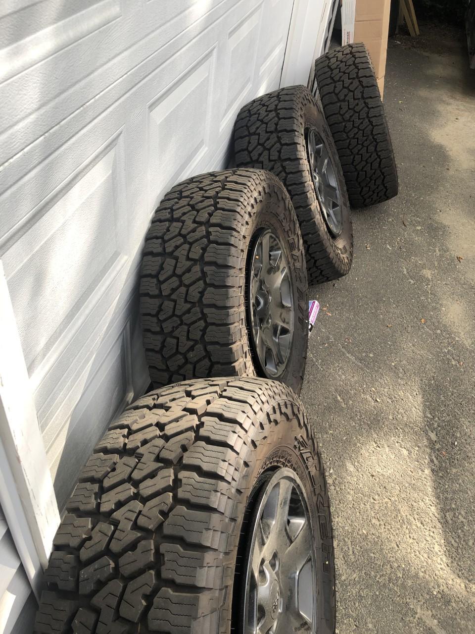 Jeep Gladiator Set of (4) Mojave take off wheels and tires. Jeep wheels 3