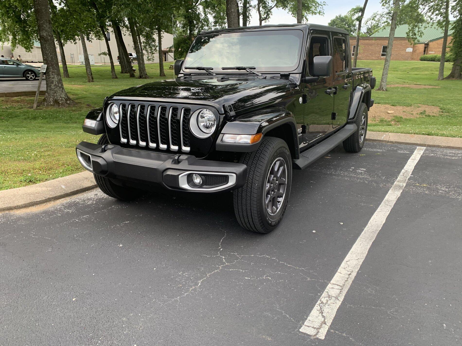 Jeep Gladiator BLACK Gladiator JT Club D02650BA-5796-4E77-B382-07A1A63569E1