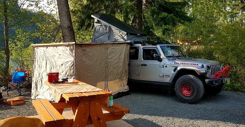 Jeep Gladiator Setting up for camping i-sctWCcc-L