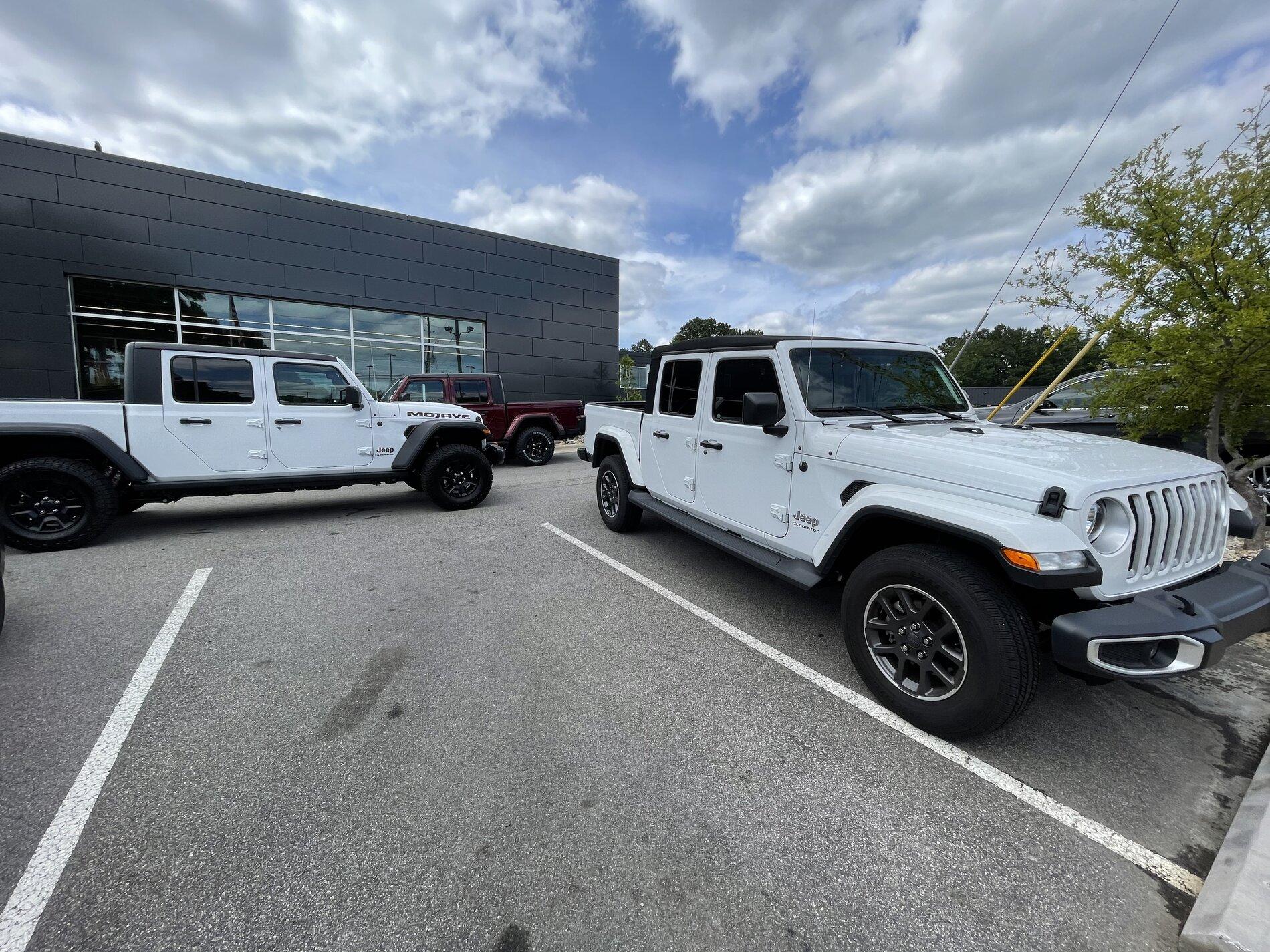 Jeep Gladiator Finally got my Mojave yesterday 557EE87F-2EF5-4611-A080-055C207E7353