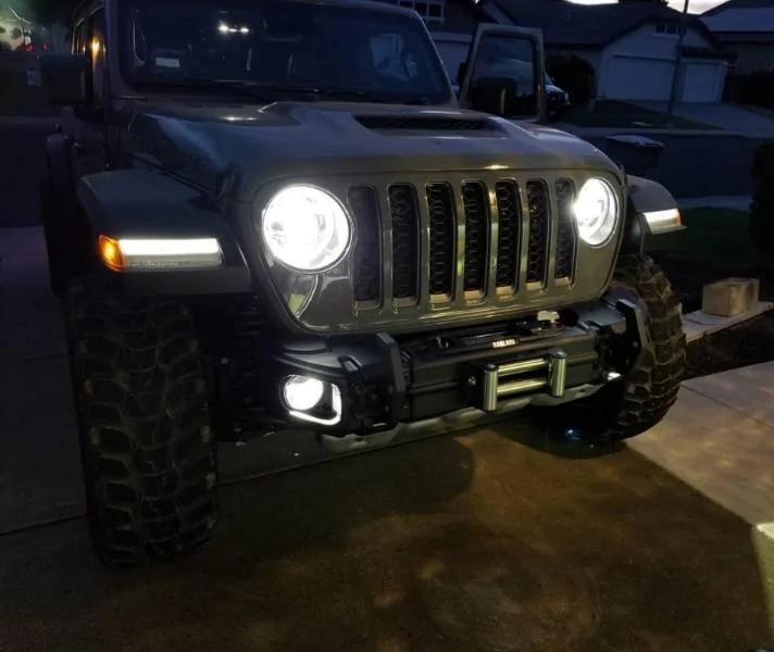 Jeep Gladiator OEM LED front turn signal/ DRL from 2021 Mojave 20210604_101410