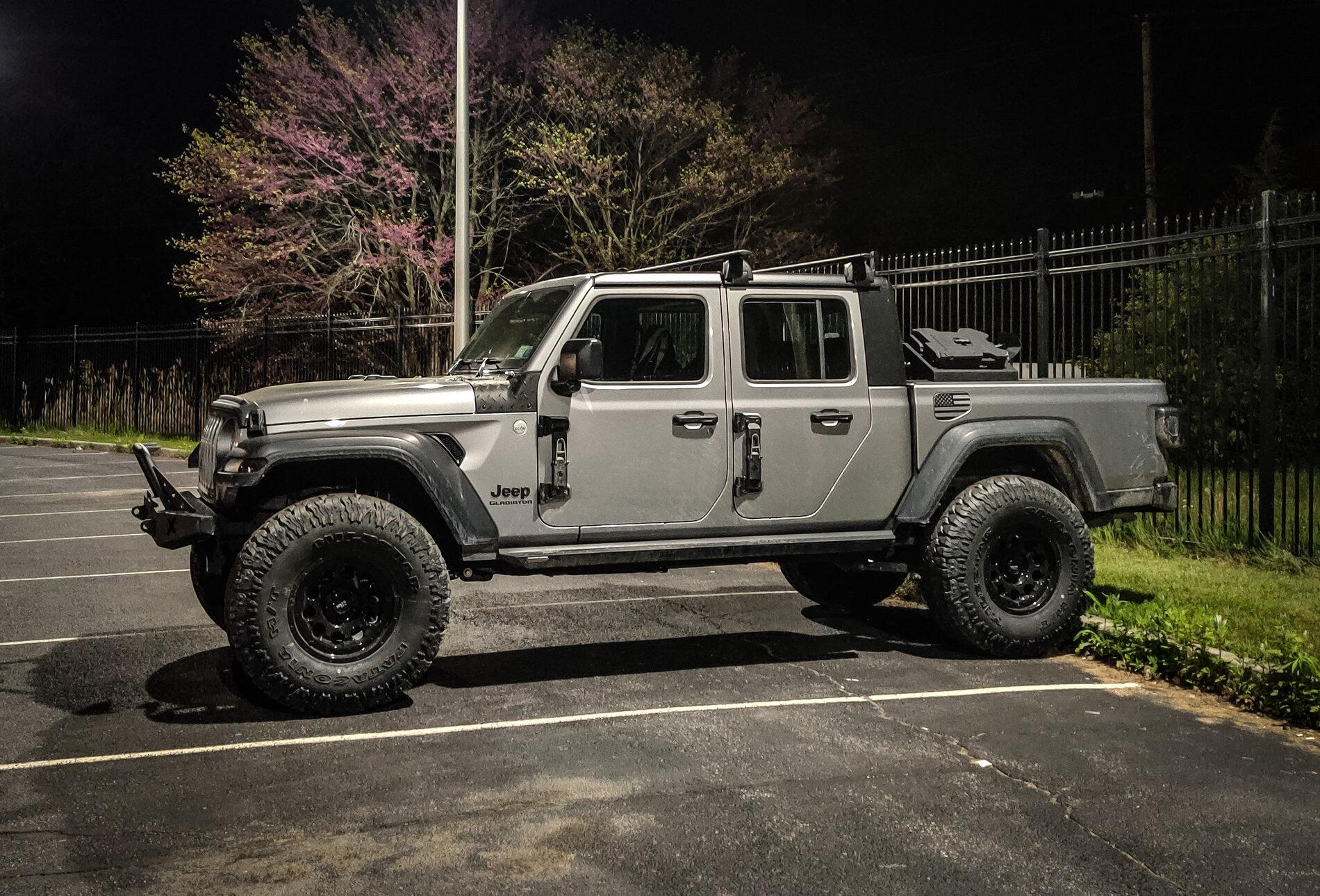 Jeep Gladiator BILLET SILVER Gladiator JT Club PSX_20210523_173143