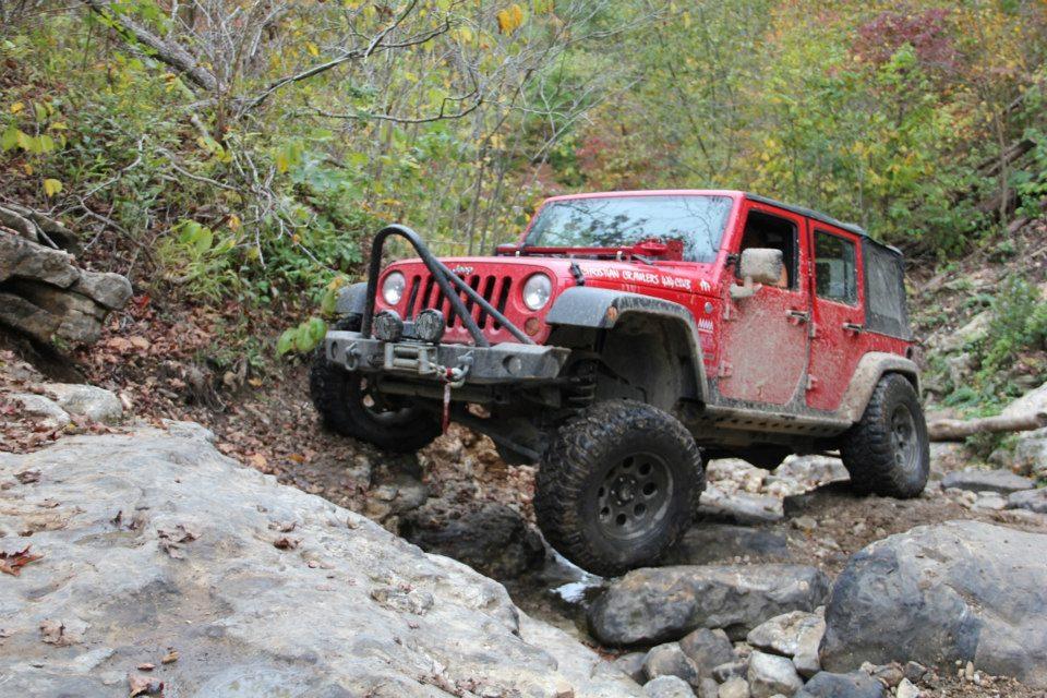 Jeep Gladiator Discussion: Base Gladiator Sport vs Tacoma Off Road mtW1sLu