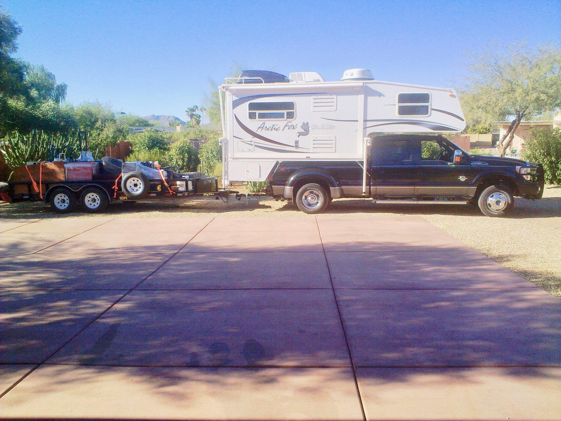 Jeep Gladiator Pulling a Camper 251120101537