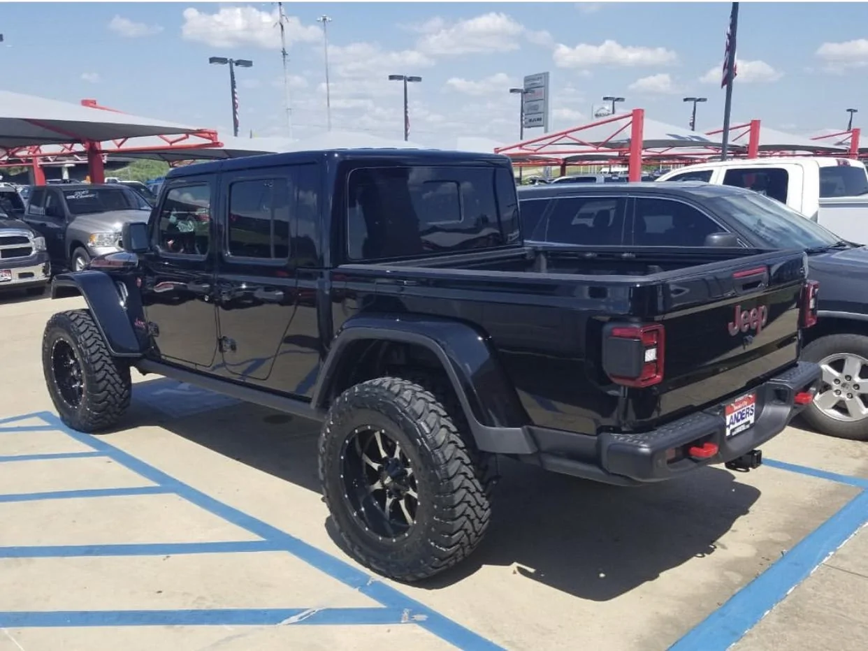Jeep Gladiator BLACK Gladiator JT Club 2FE55D50-7FC4-462D-985A-C8DA6CC0EE25