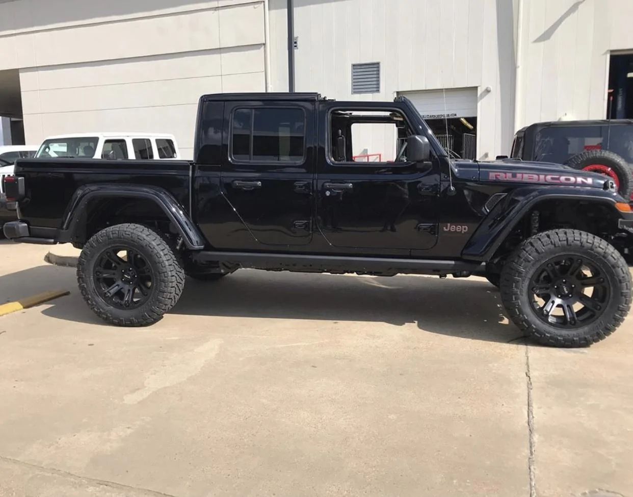 Jeep Gladiator BLACK Gladiator JT Club 0EF0406E-7150-488B-971D-CAF5AA0B6500