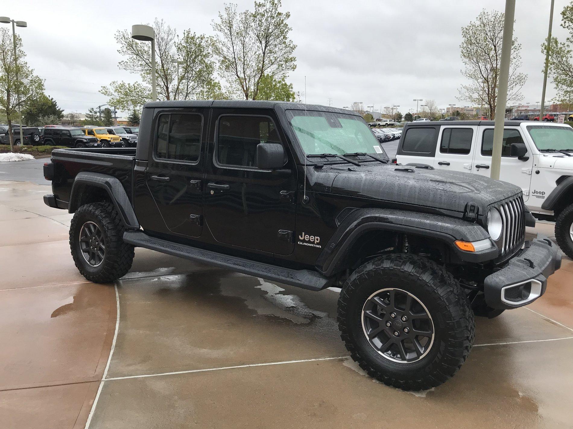 Jeep Gladiator BLACK Gladiator JT Club 84639B85-DD9A-41A4-B55C-52567DB23DF5
