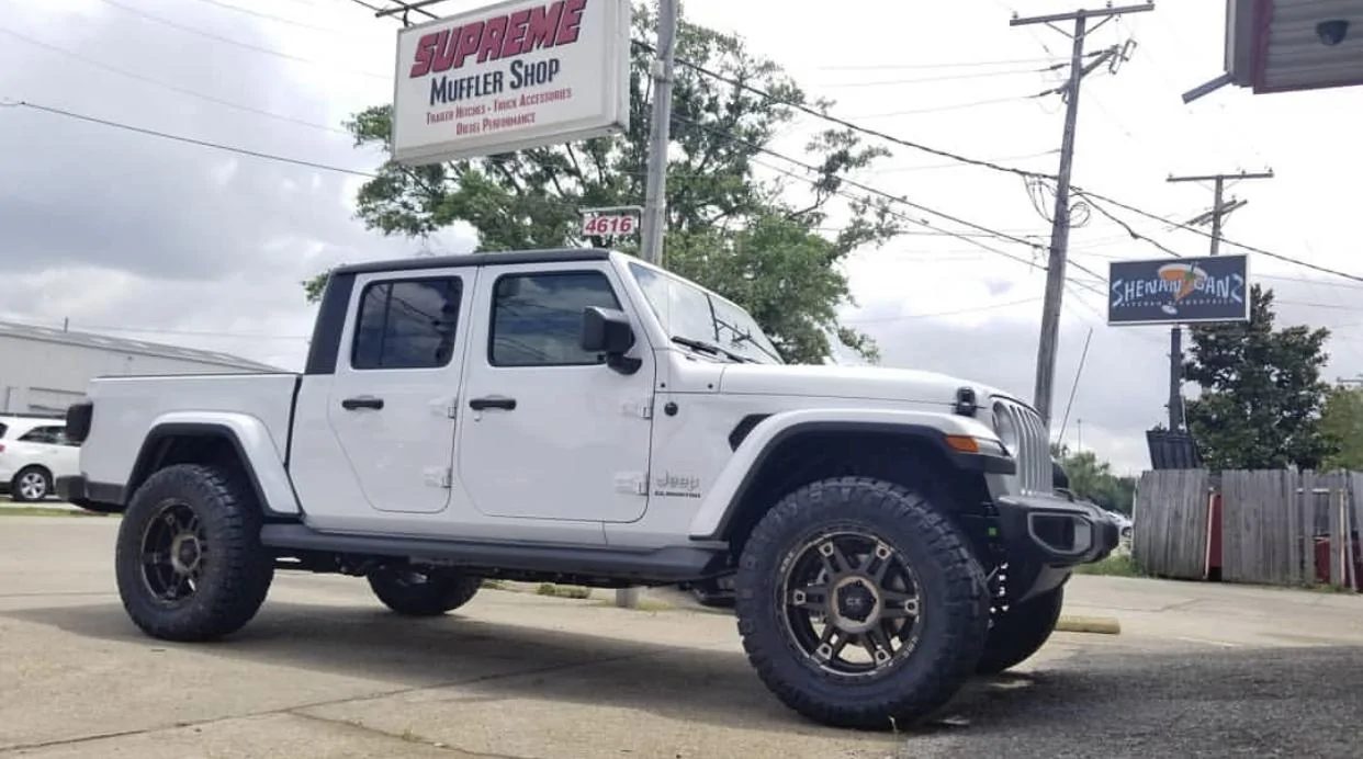 Jeep Gladiator BRIGHT WHITE Gladiator JT Club 9CB9AE8B-9D25-445A-AB07-6EE07E55AAB3