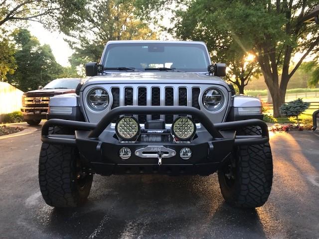 Jeep Gladiator "JEEP" tailgate badge mods? Jeep front