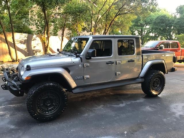Jeep Gladiator "JEEP" tailgate badge mods? Jeep Left