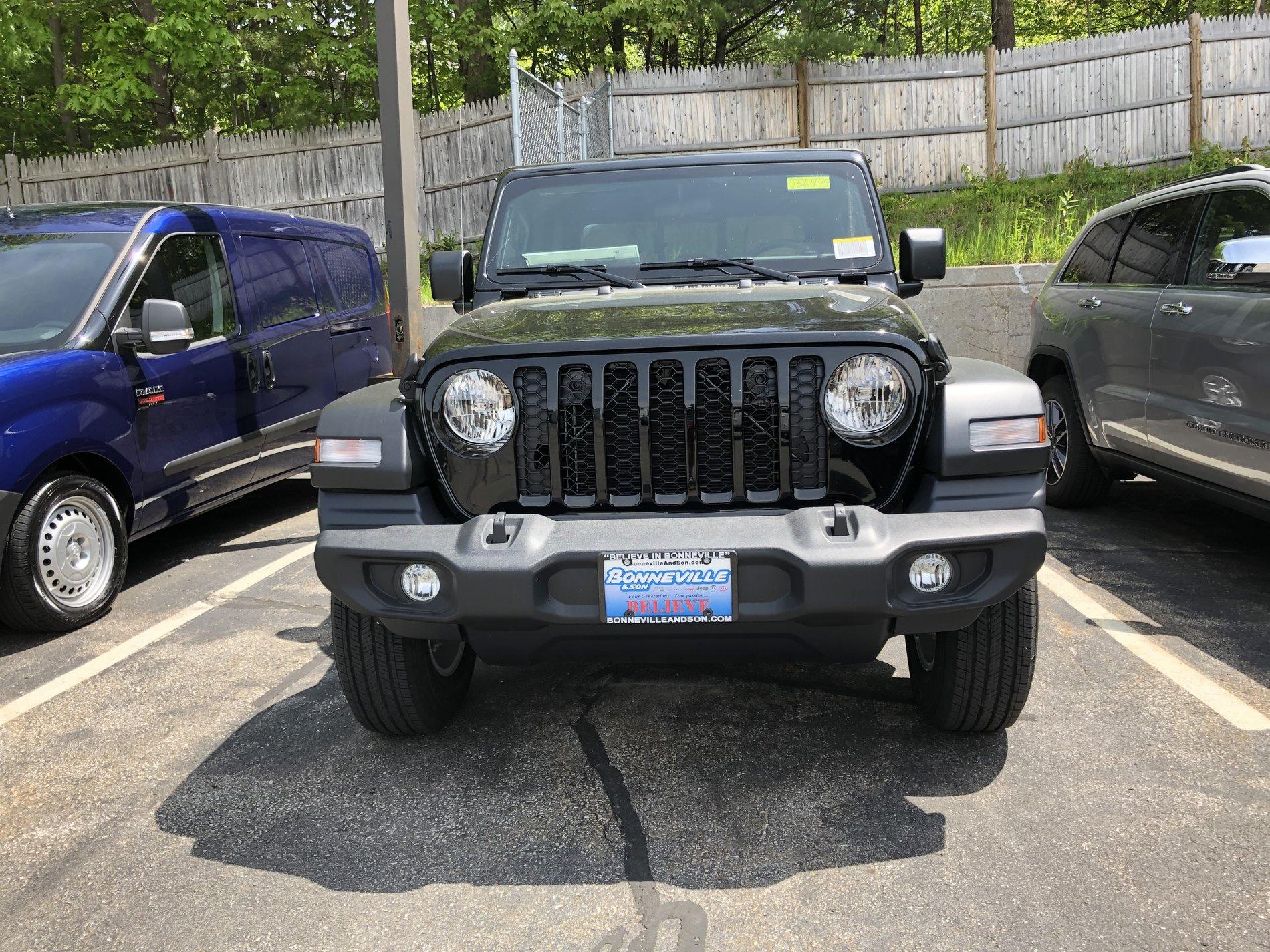 Jeep Gladiator BLACK Gladiator JT Club 1A094753-AF82-4A77-BBBA-30763973341D