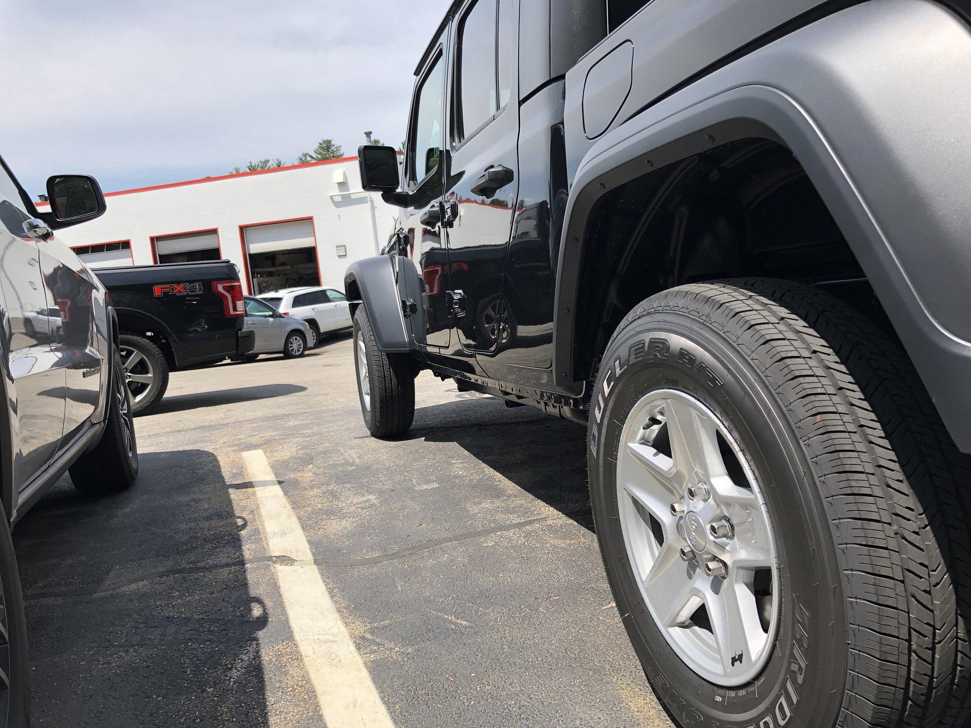 Jeep Gladiator BLACK Gladiator JT Club 2974082A-3C67-43FB-BB7E-E2B4AD10DCCF