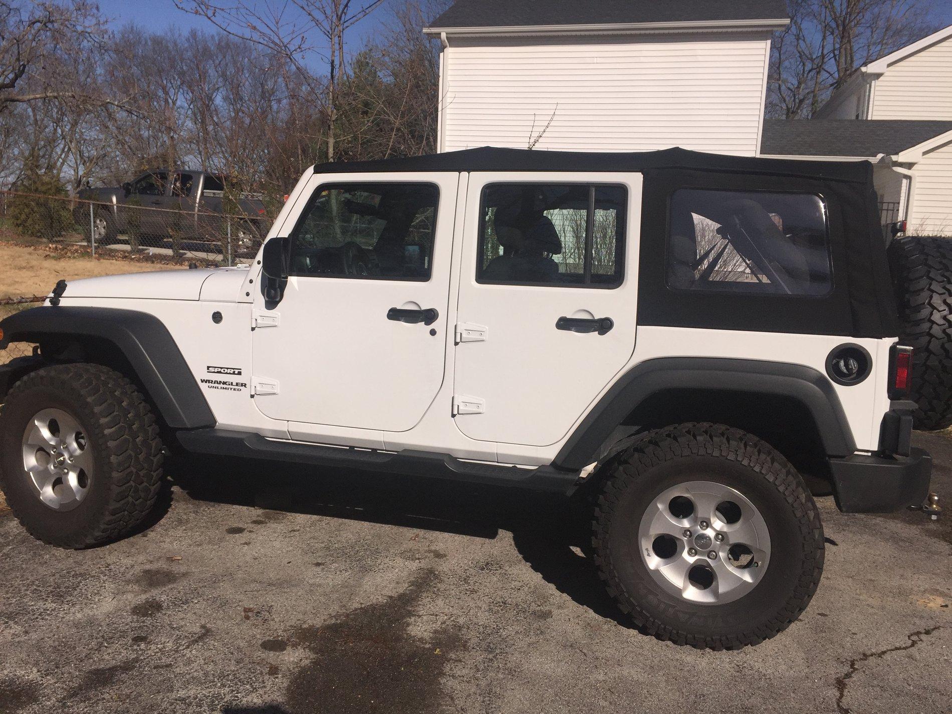 Jeep Gladiator Nitto Ridge Grapplers 35x12.5x17 on stock wheels A679186C-801D-4190-A642-BC5B01EC2AD9