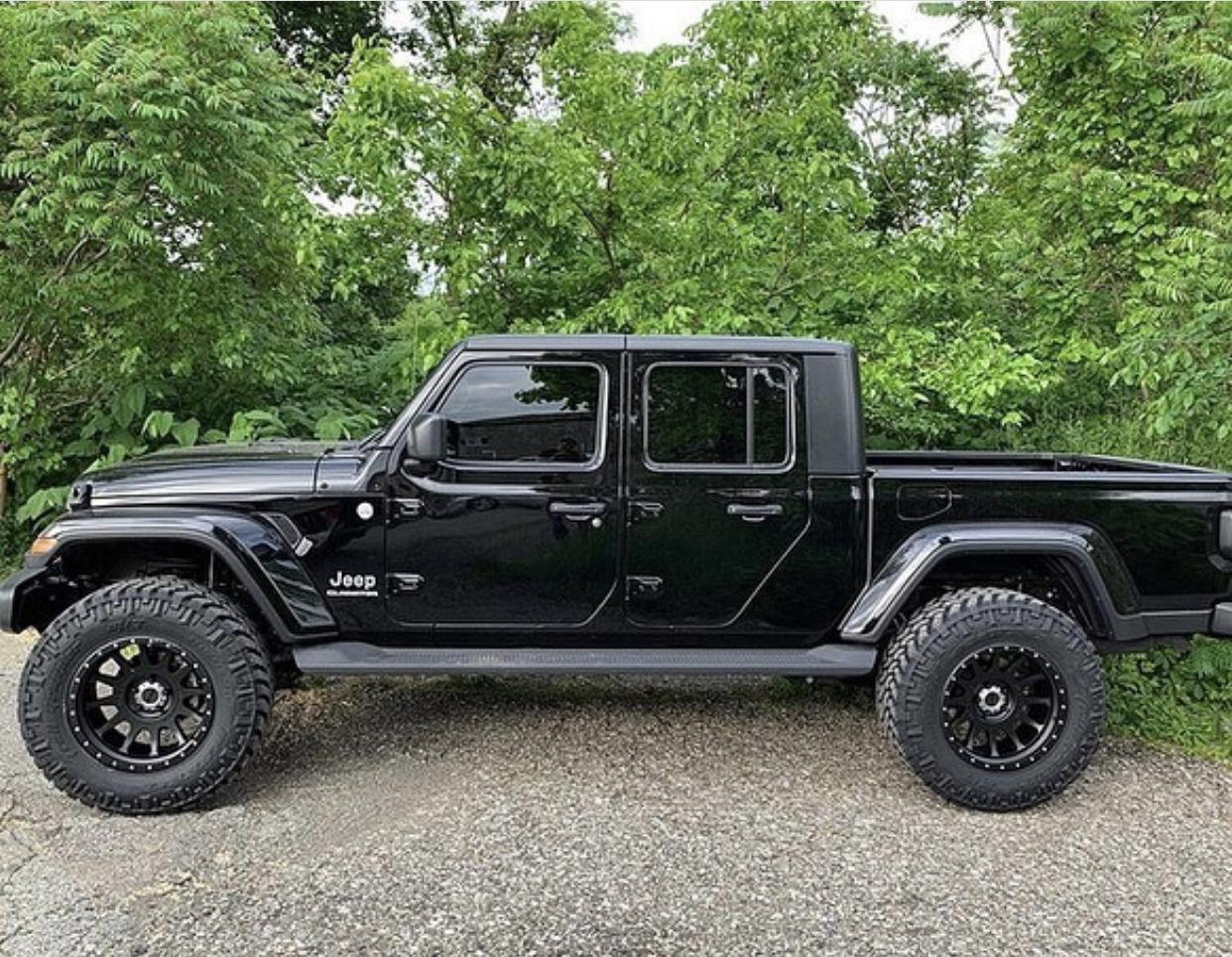 Jeep Gladiator BLACK Gladiator JT Club 586F1663-3B90-48E1-BA8D-C95BF60BB118
