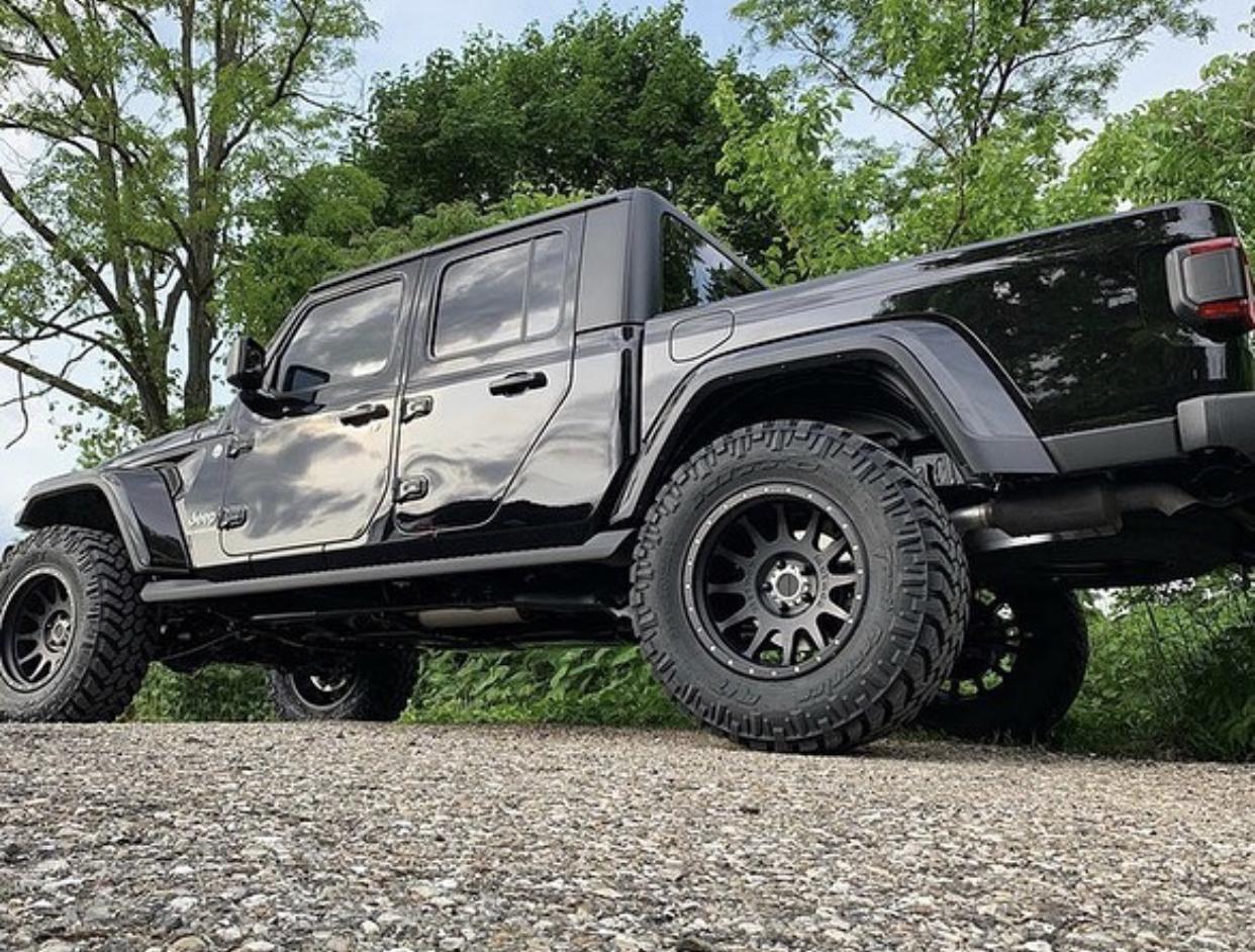 Jeep Gladiator BLACK Gladiator JT Club C578A4CB-51BC-4F4A-A7F4-FD6004EF834F