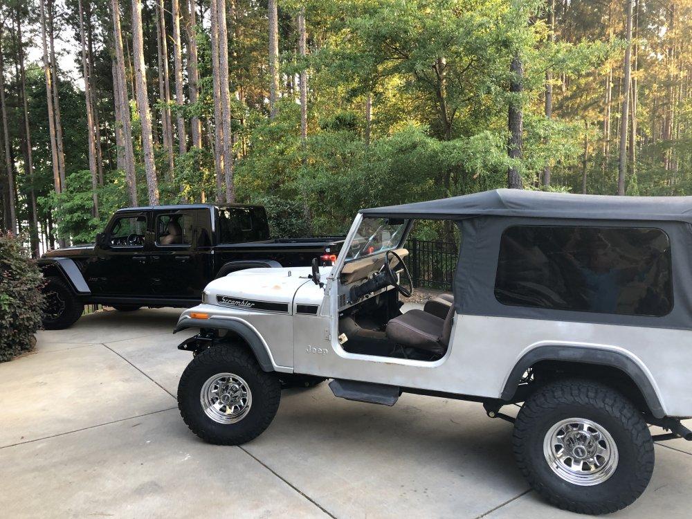 Jeep Gladiator BLACK Gladiator JT Club C7CFF30D-3923-4263-8982-7BD438739509