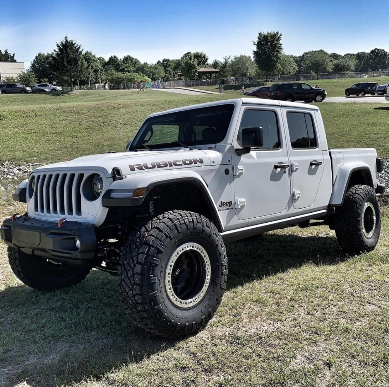 Jeep Gladiator BRIGHT WHITE Gladiator JT Club 4FF96264-A323-4BBF-A17A-DF9A16226ABE