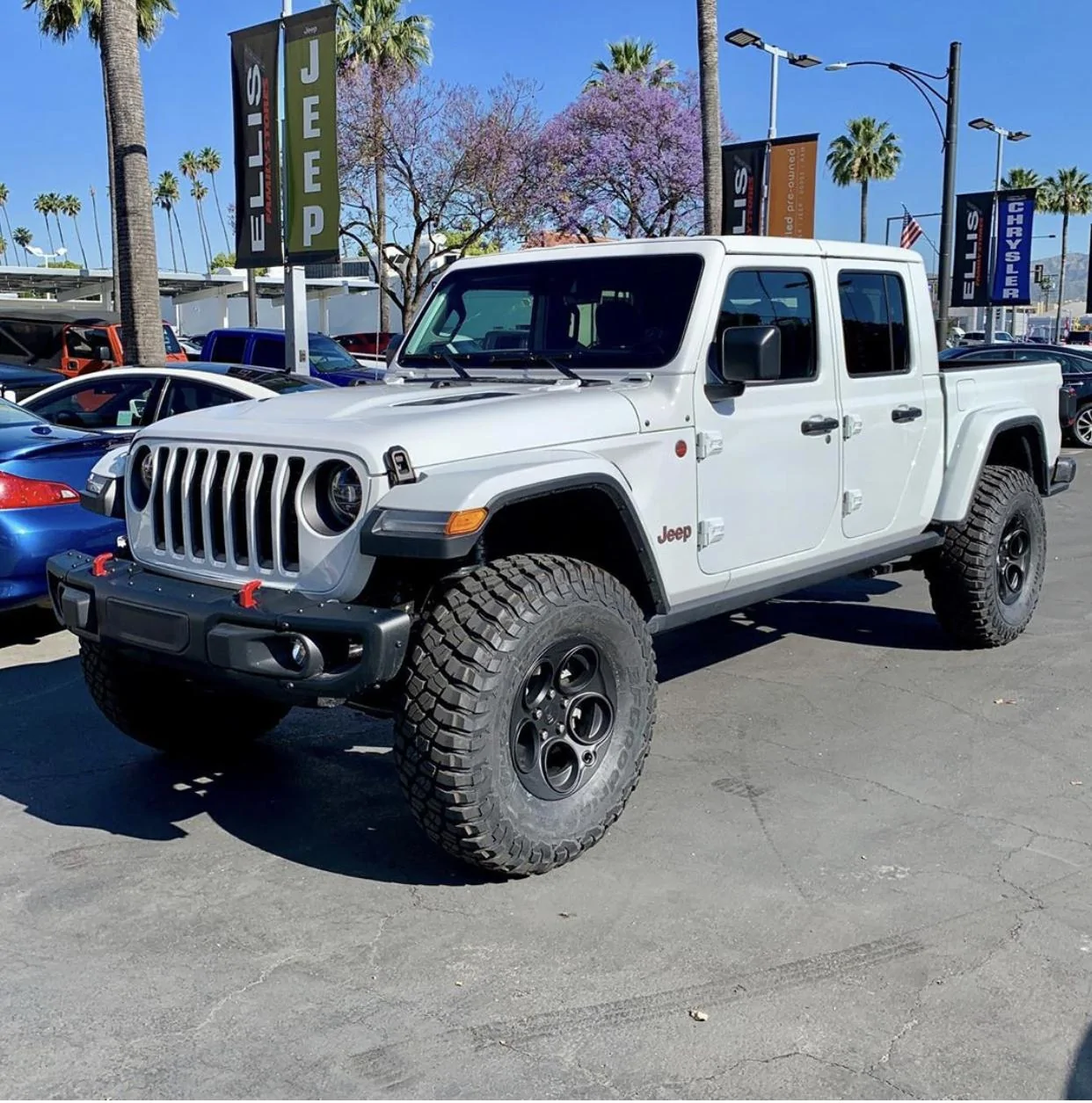 Jeep Gladiator BRIGHT WHITE Gladiator JT Club AAA25AB3-BB78-4F38-B1AF-DA4F062AC160