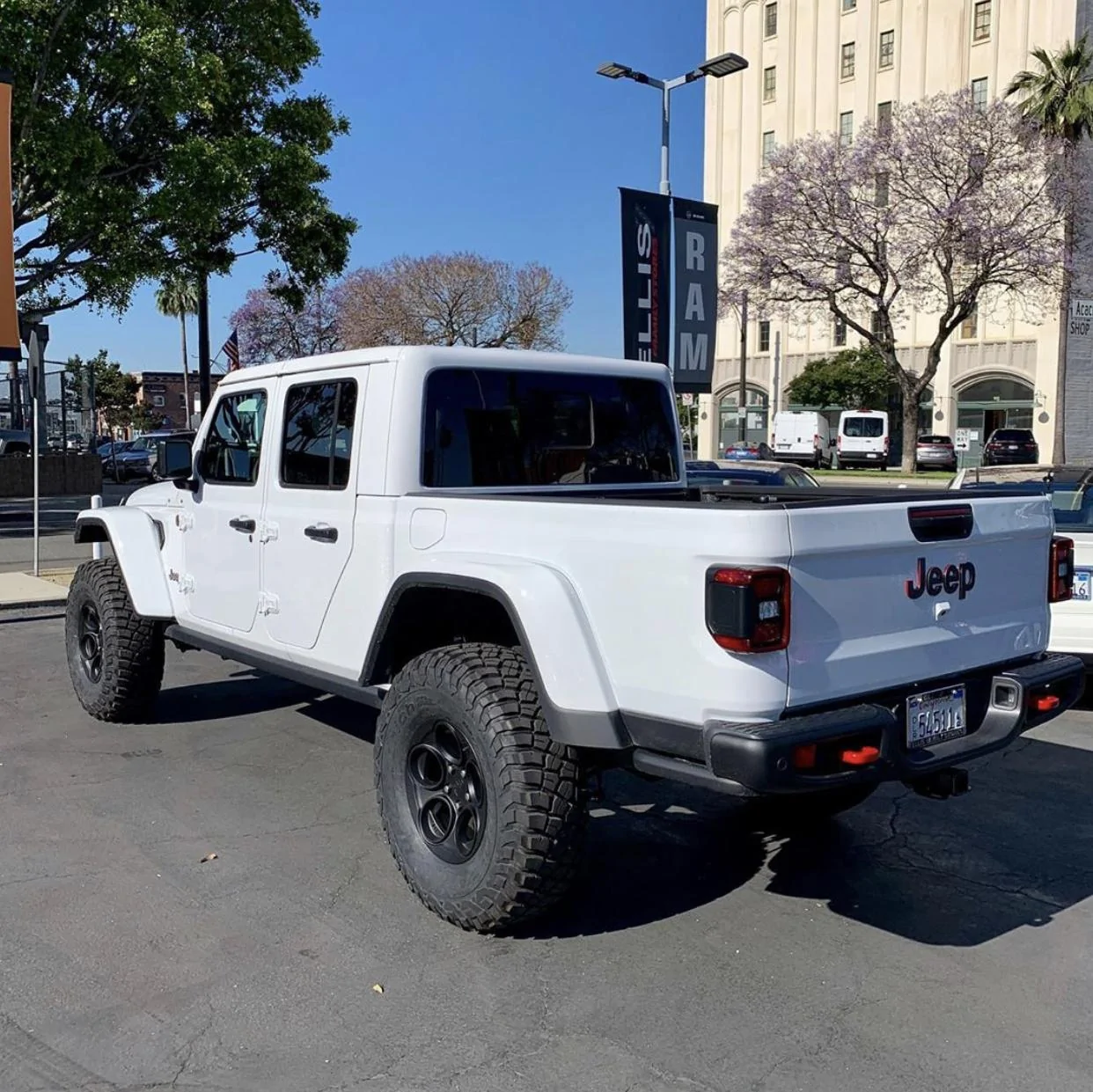 Jeep Gladiator BRIGHT WHITE Gladiator JT Club 09015C42-8EA1-40AB-B189-87A64CB5F802