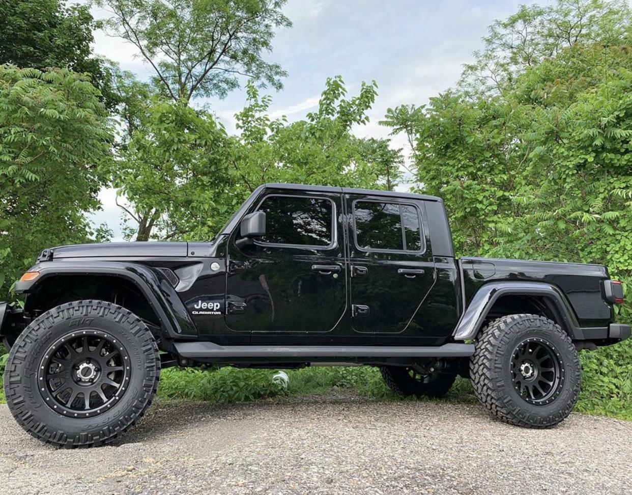 Jeep Gladiator BLACK Gladiator JT Club 6B9C2ED0-9DA1-43C7-9C19-2C0D03A956BF