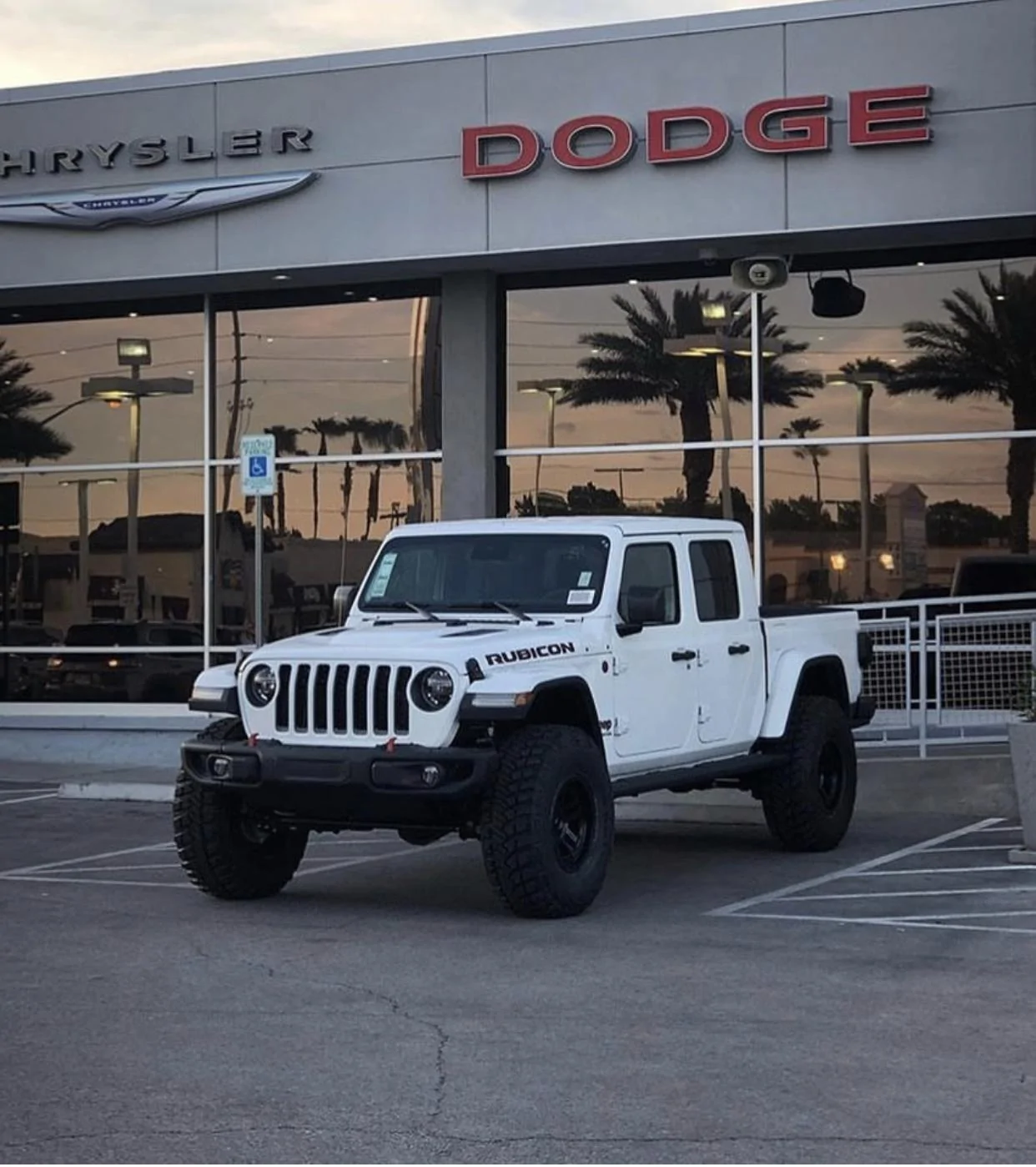 Jeep Gladiator BRIGHT WHITE Gladiator JT Club 864B23ED-8F8A-4695-B4D1-23C652601F72