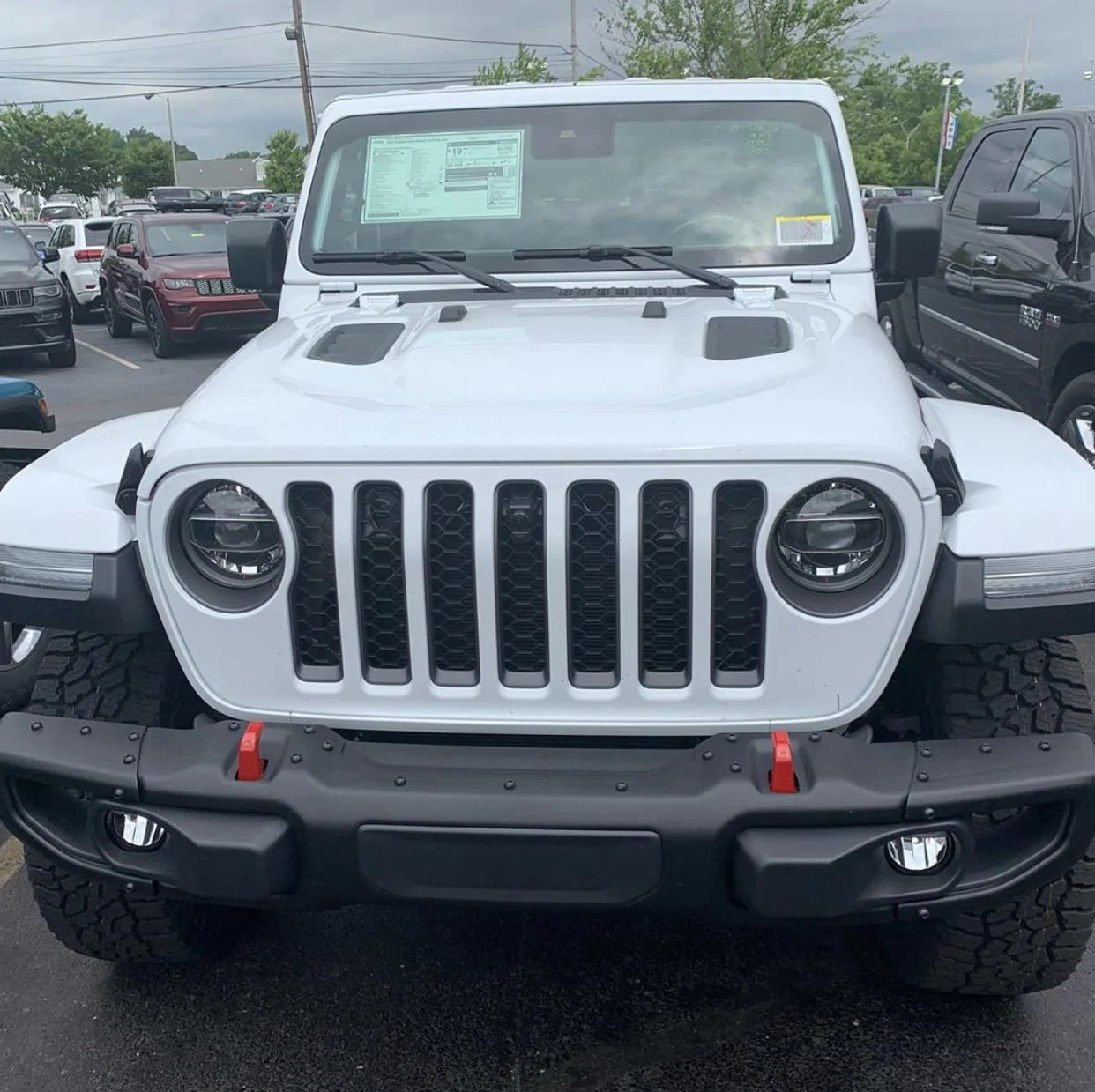 Jeep Gladiator BRIGHT WHITE Gladiator JT Club 763A4ADF-0AE6-4F52-B0BE-E157517606BE