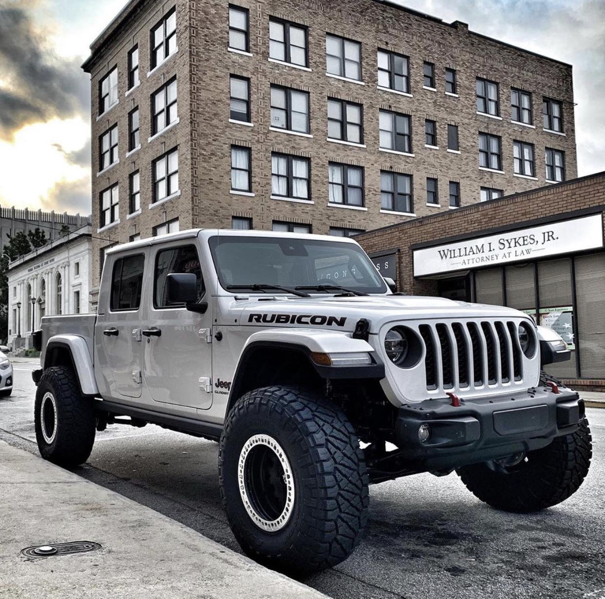 Jeep Gladiator BRIGHT WHITE Gladiator JT Club 2FD6E70F-828F-4AEB-9C30-7D9680A1AA42