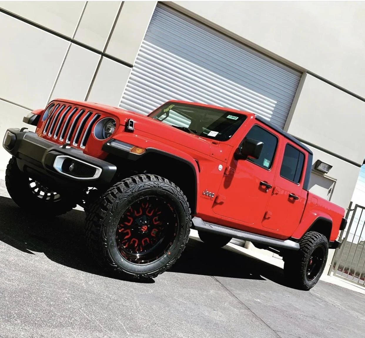 Jeep Gladiator FIRECRACKER RED Gladiator JT Club 704649A3-3F31-48EF-AFE1-98D583554F0A