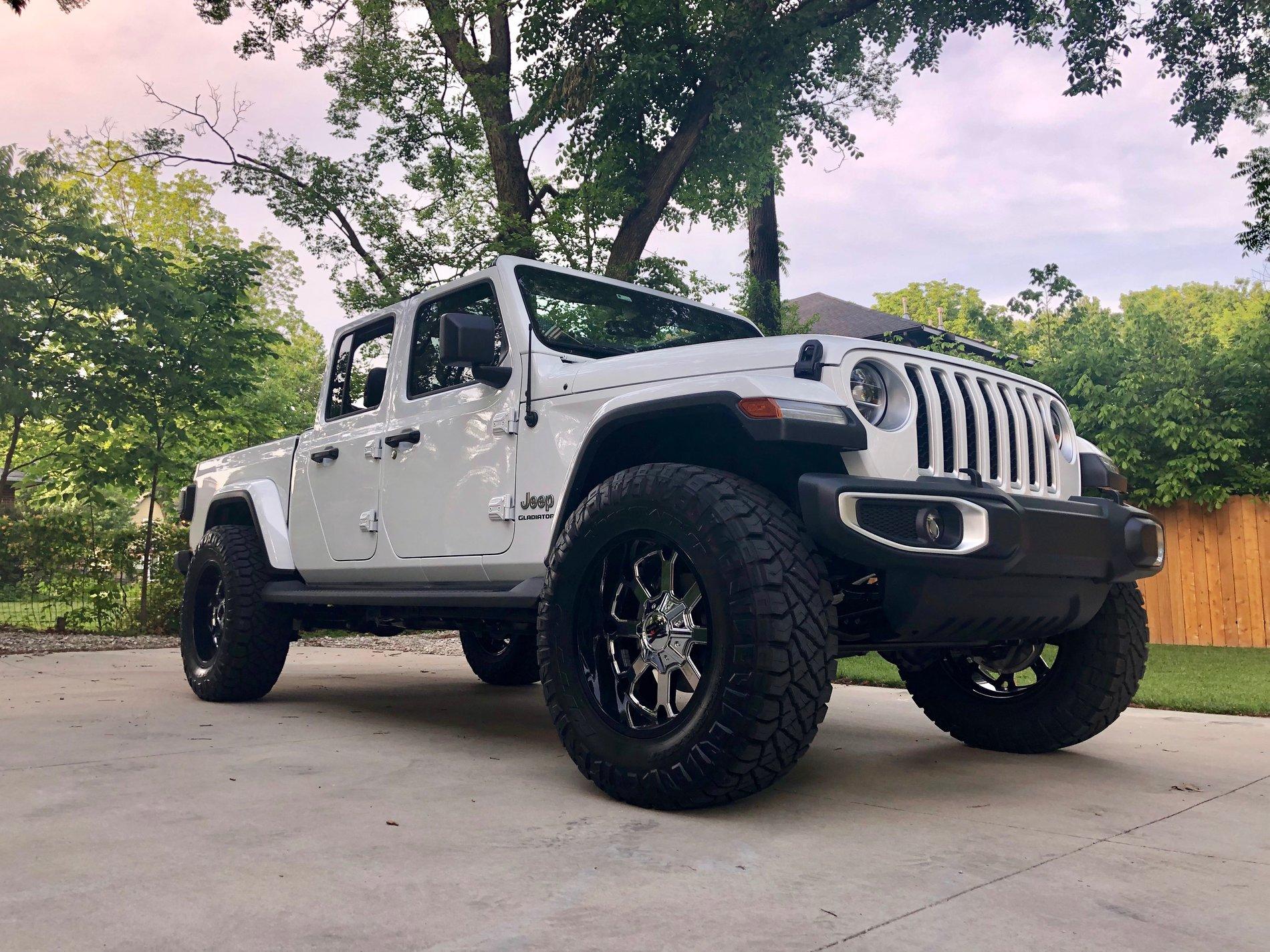 Jeep Gladiator BRIGHT WHITE Gladiator JT Club CC1B04D2-BAB5-4F70-9547-A45CEAA4E255