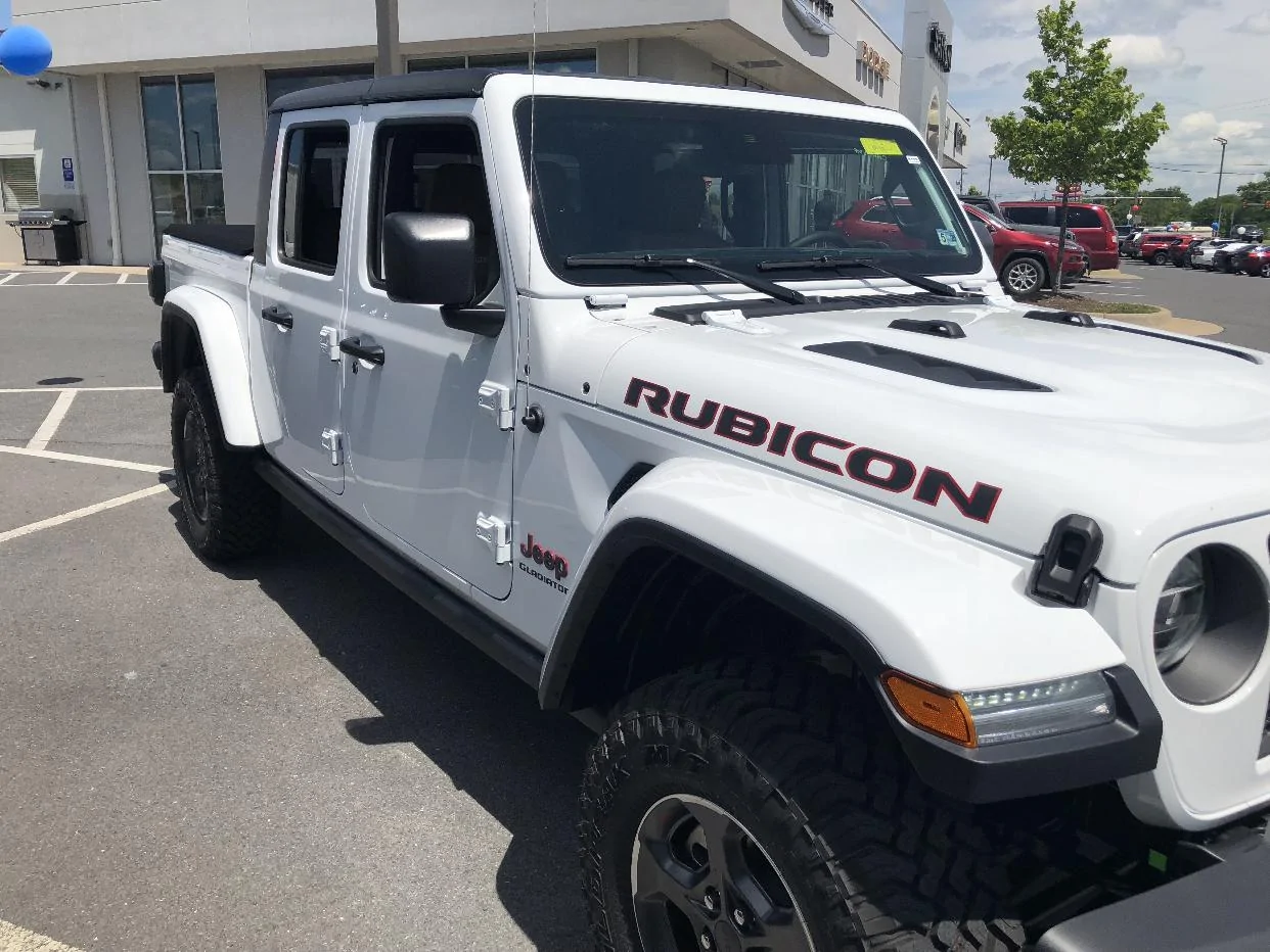 Jeep Gladiator BRIGHT WHITE Gladiator JT Club 46C7FECF-94F6-4826-9FCB-746580751132