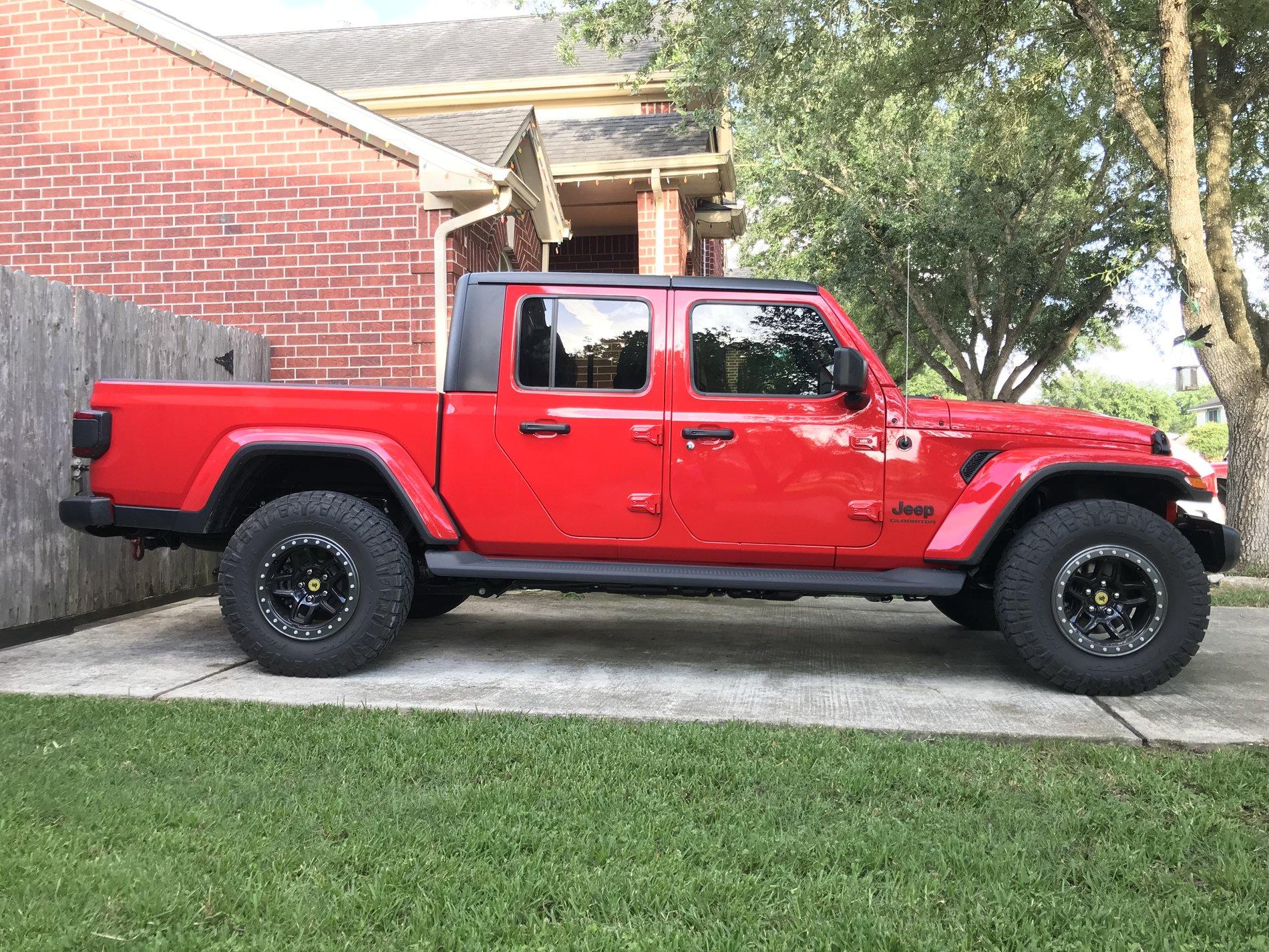 Jeep Gladiator FIRECRACKER RED Gladiator JT Club 5BF20F56-0986-43B0-B327-27CEB31CFB72