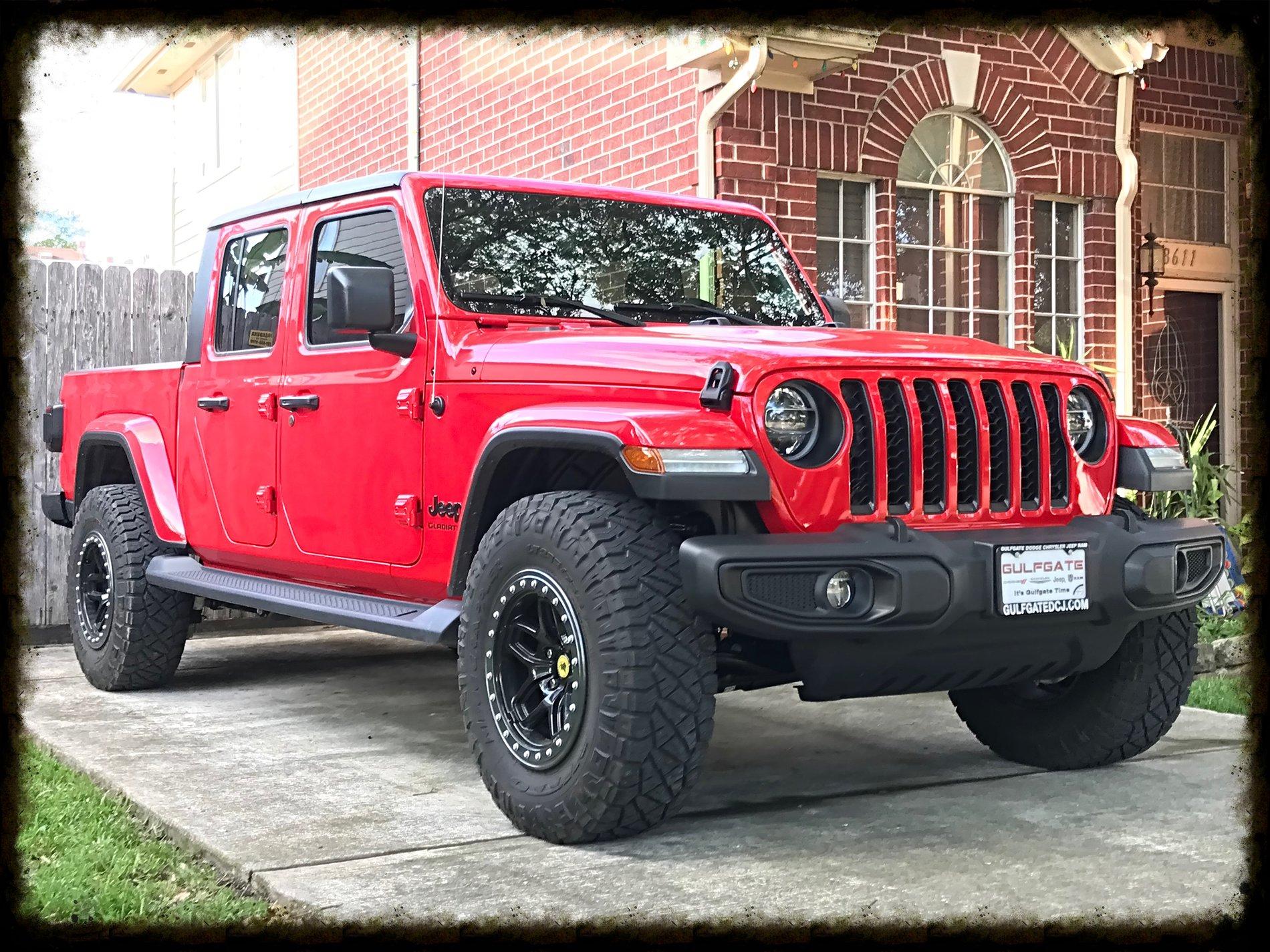 Jeep Gladiator FIRECRACKER RED Gladiator JT Club C3CA6E93-CD6B-4E8D-8646-8DFB9508698C
