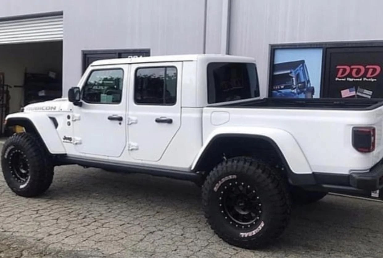 Jeep Gladiator BRIGHT WHITE Gladiator JT Club 2836B186-D8C2-49F5-AA03-29B435B60A06
