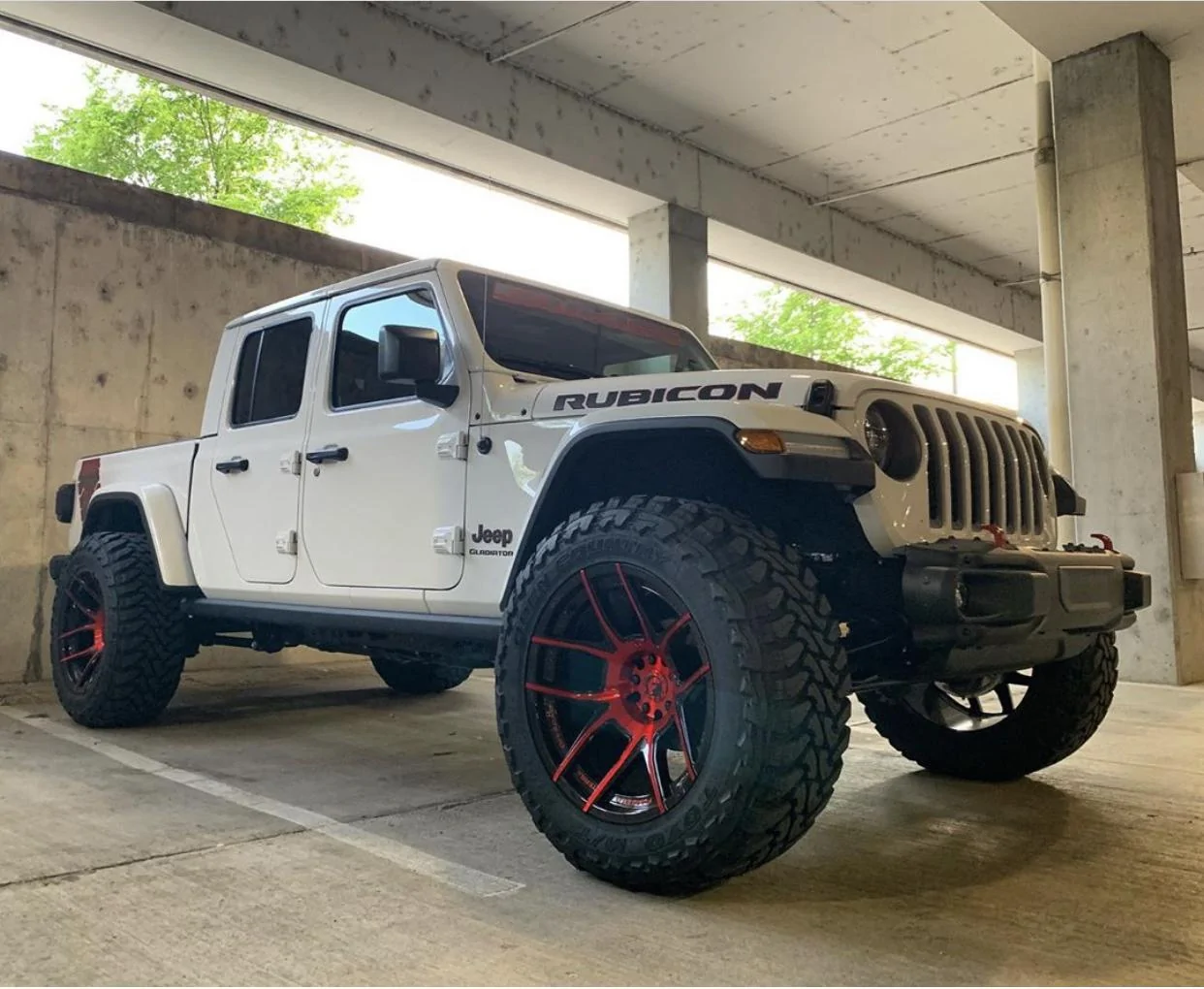 Jeep Gladiator BRIGHT WHITE Gladiator JT Club 7E936666-A4D8-429D-B549-BA7ABF84B1A4
