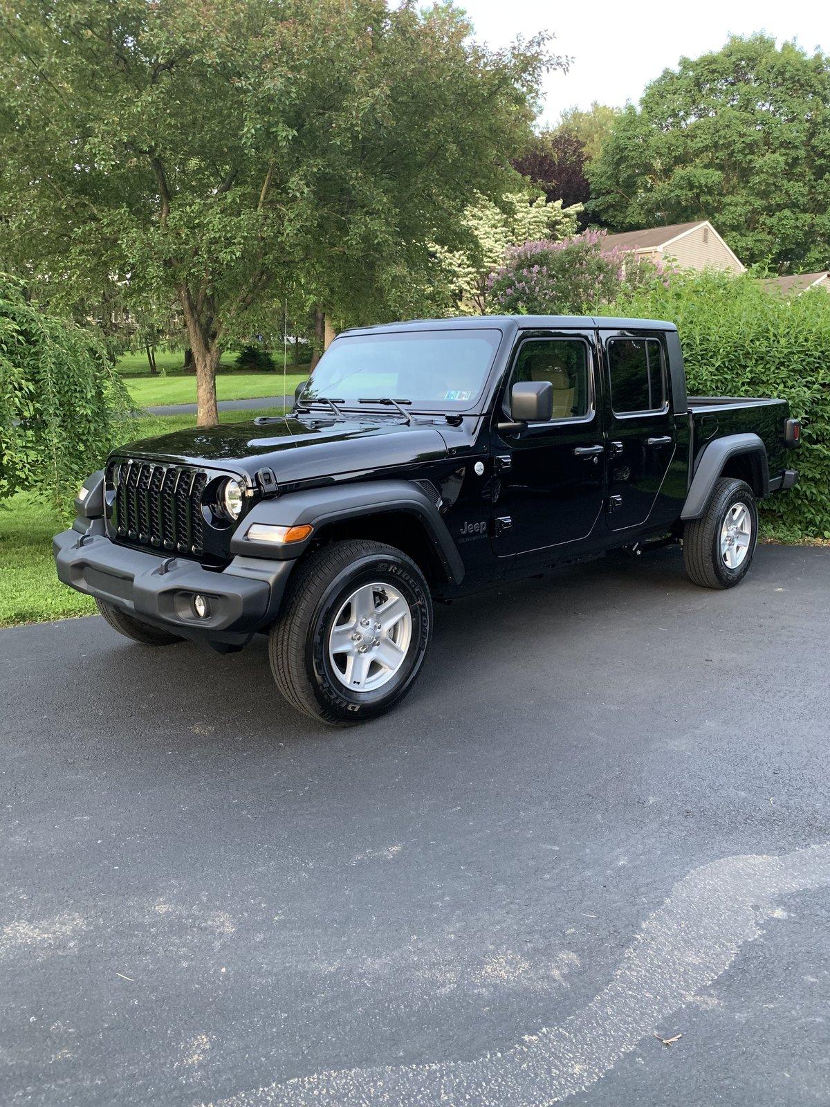 Jeep Gladiator BLACK Gladiator JT Club 77DDCD24-2463-426F-AC70-EA4006237EDB