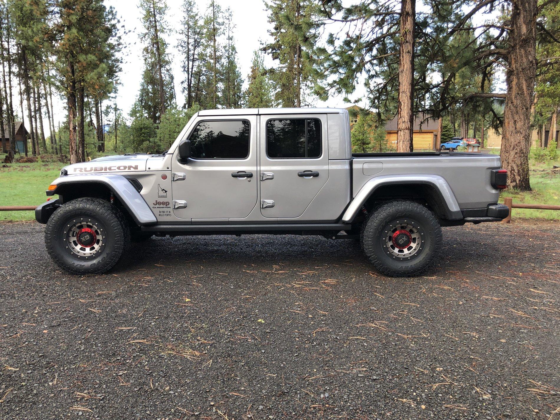 Jeep Gladiator Rough Country Gladiator 2.5in Front lift kit 2528041F-44F4-4711-8E36-340A5CF3C458