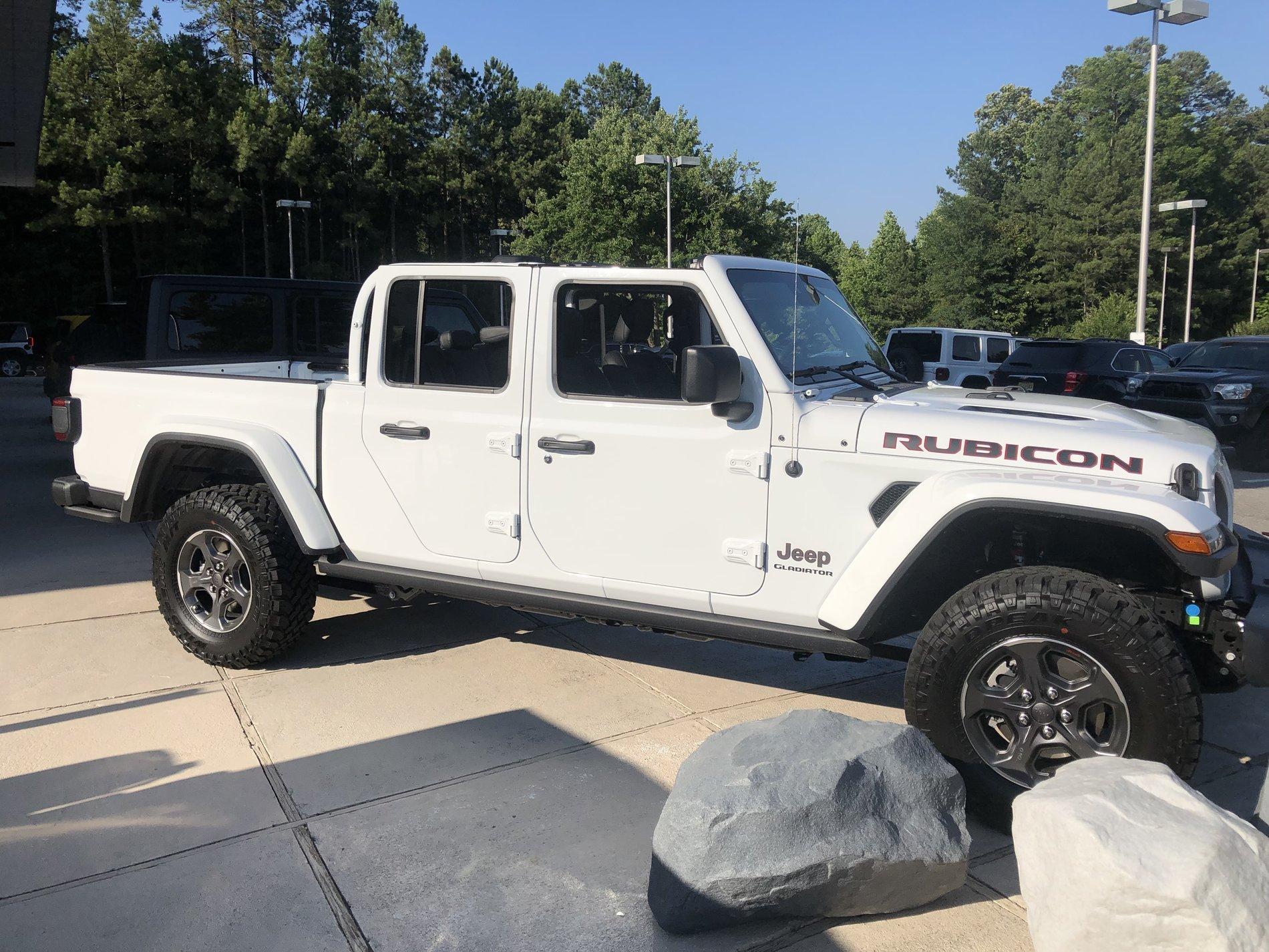Jeep Gladiator BRIGHT WHITE Gladiator JT Club D761D998-193A-4182-96E1-1F440EFA0A75