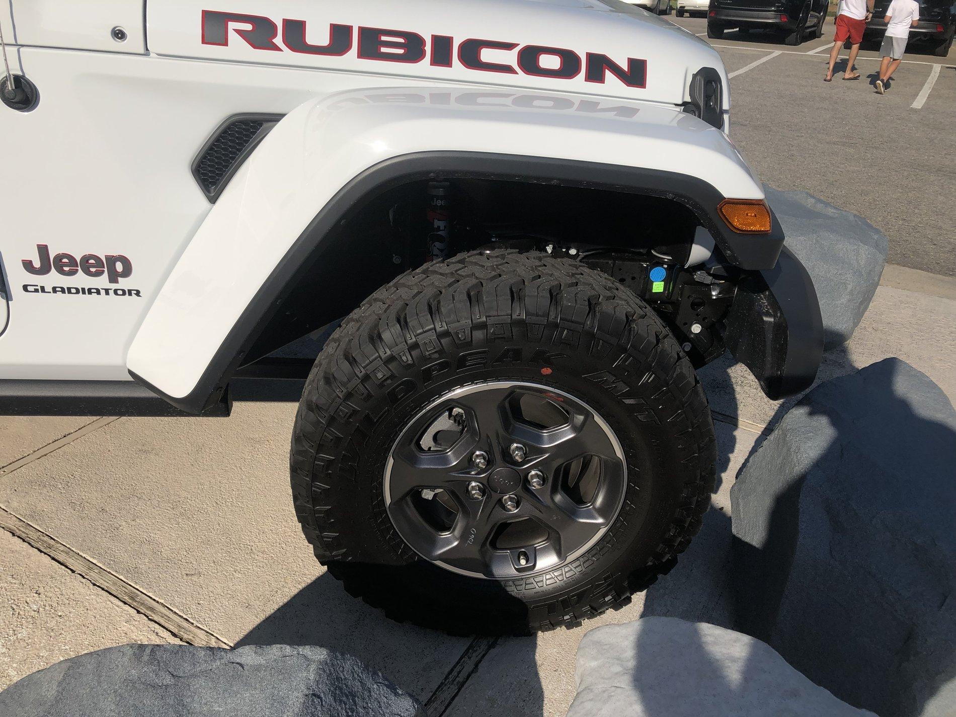 Jeep Gladiator BRIGHT WHITE Gladiator JT Club 754B5BC4-8855-478A-B33A-6E2BD4447CB5