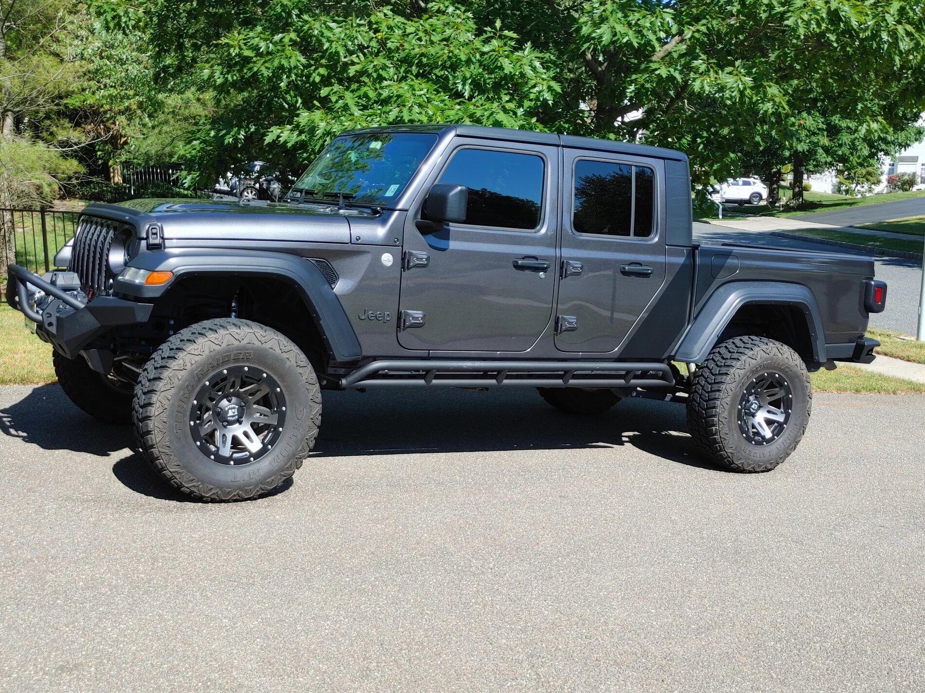 Jeep Gladiator Vinyl wrap accents 0527211611_HDR