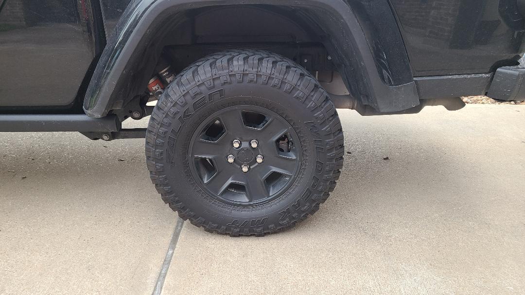 Jeep Gladiator 4 Mojave wheels and tires 2